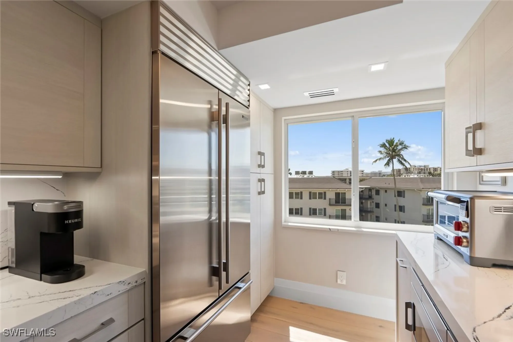 Property Slideshow image 16 of 47 | 3410 gulf shore blvd 403, Naples, FL, 34103