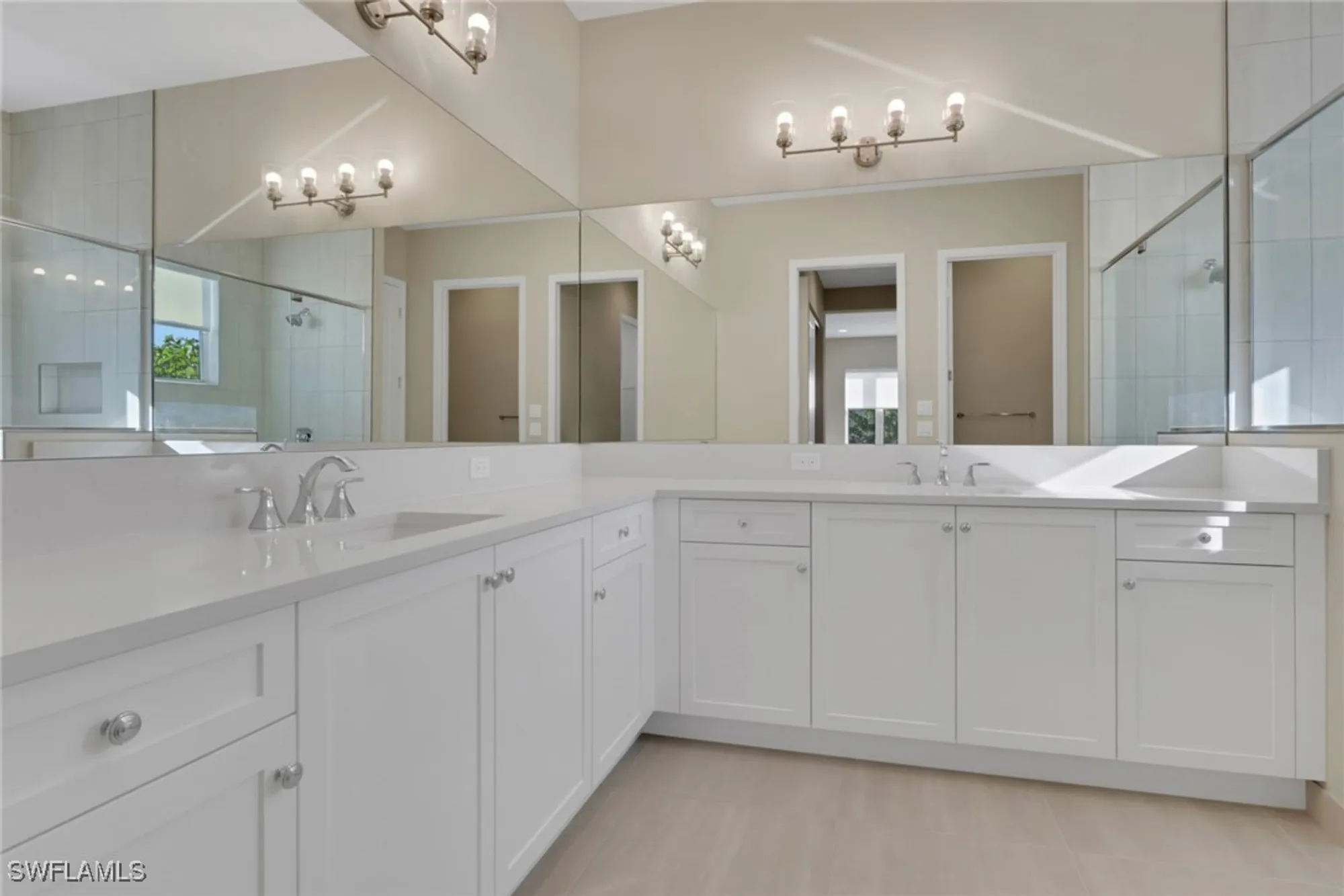 Property Slideshow image 14 of 33 | 2631 durham cir, Naples, FL, 34112