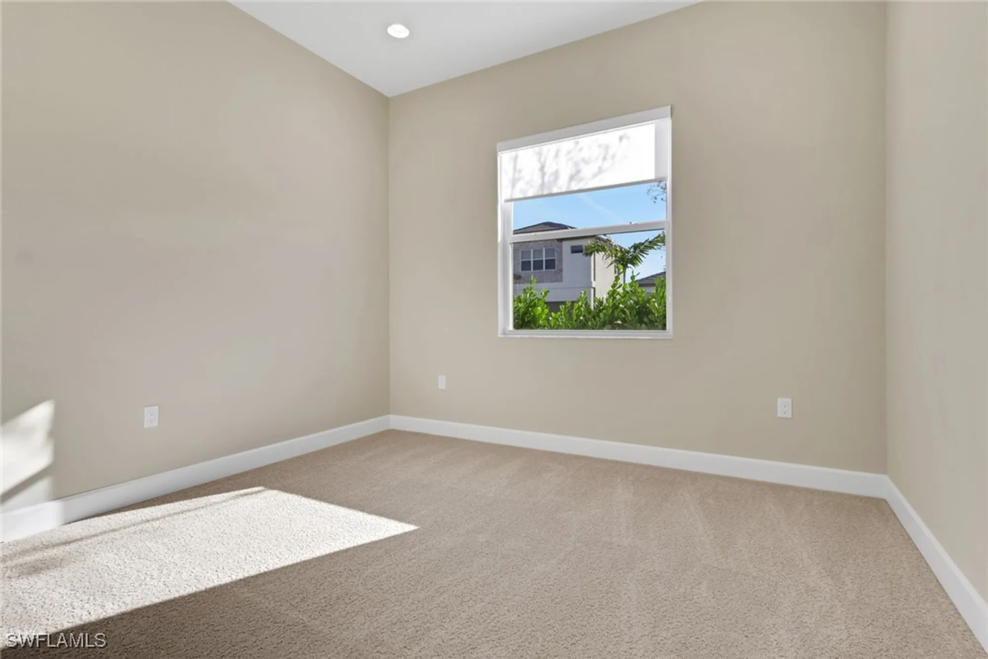 Property Slideshow image 16 of 33 | 2631 durham cir, Naples, FL, 34112