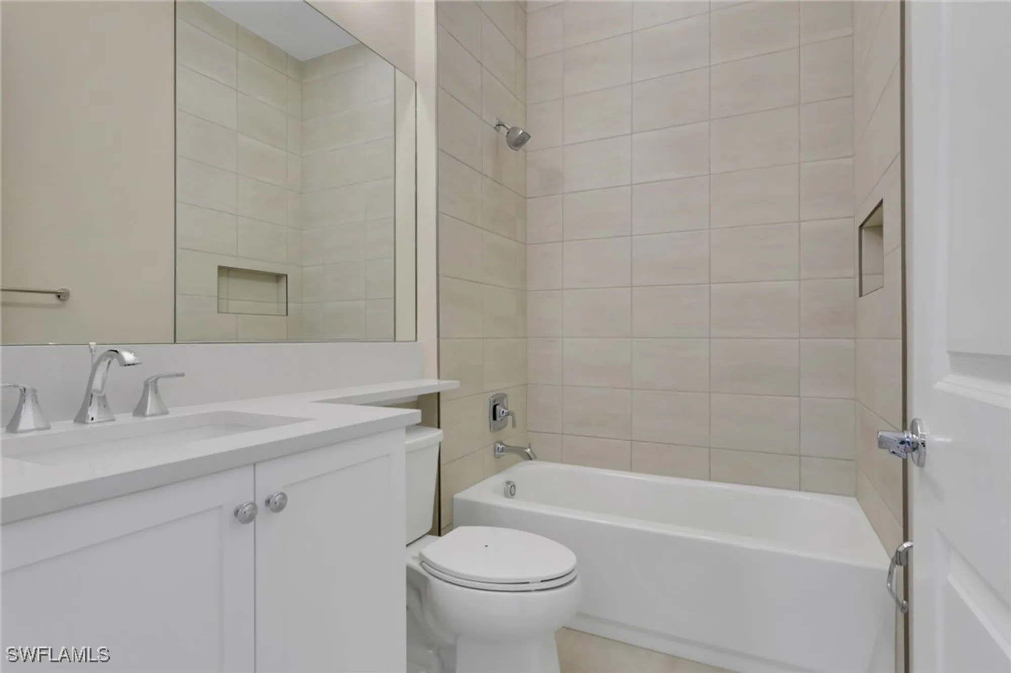 Property Slideshow image 18 of 33 | 2631 durham cir, Naples, FL, 34112