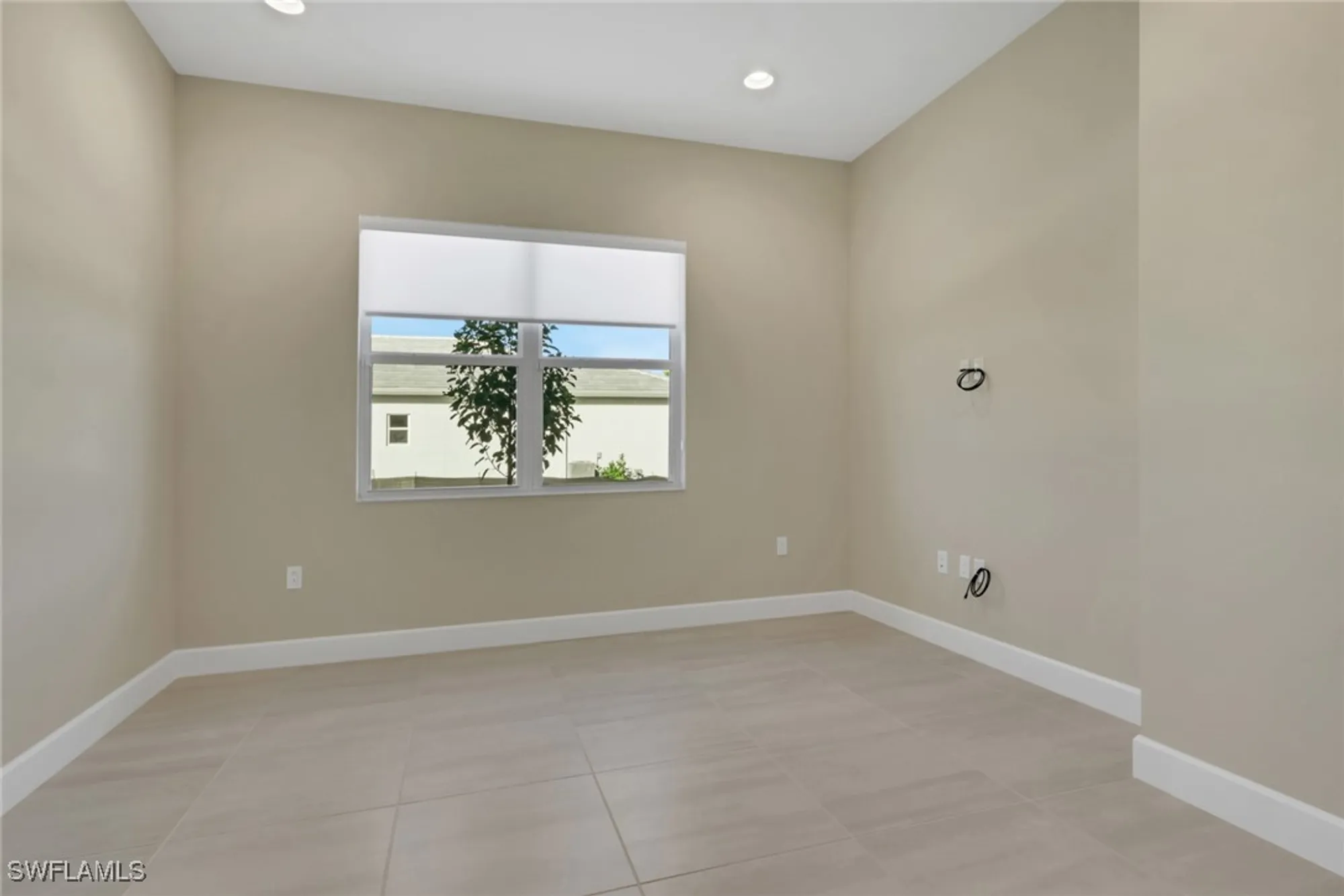 Property Slideshow image 19 of 33 | 2631 durham cir, Naples, FL, 34112
