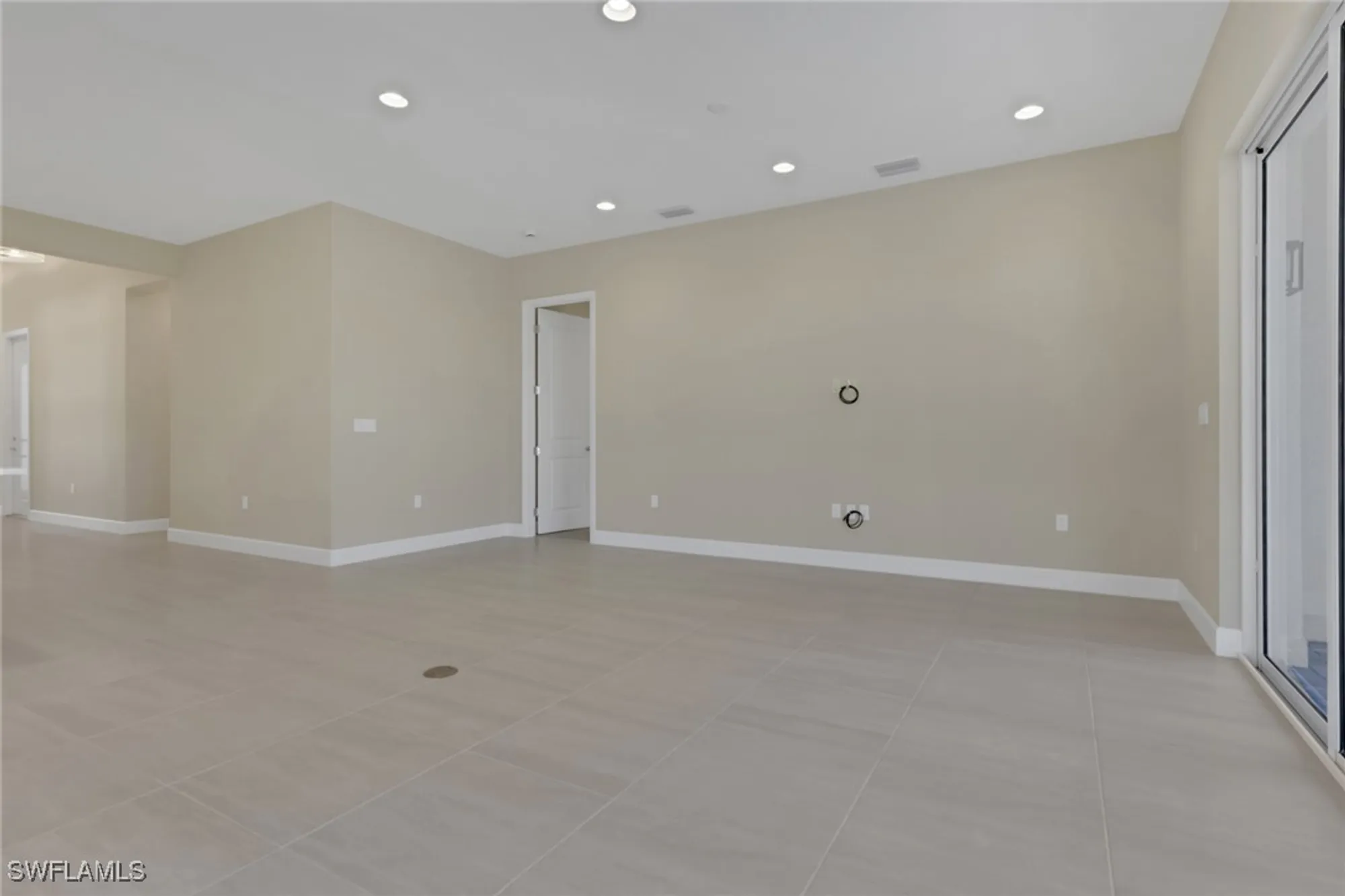 Property Slideshow image 9 of 33 | 2631 durham cir, Naples, FL, 34112