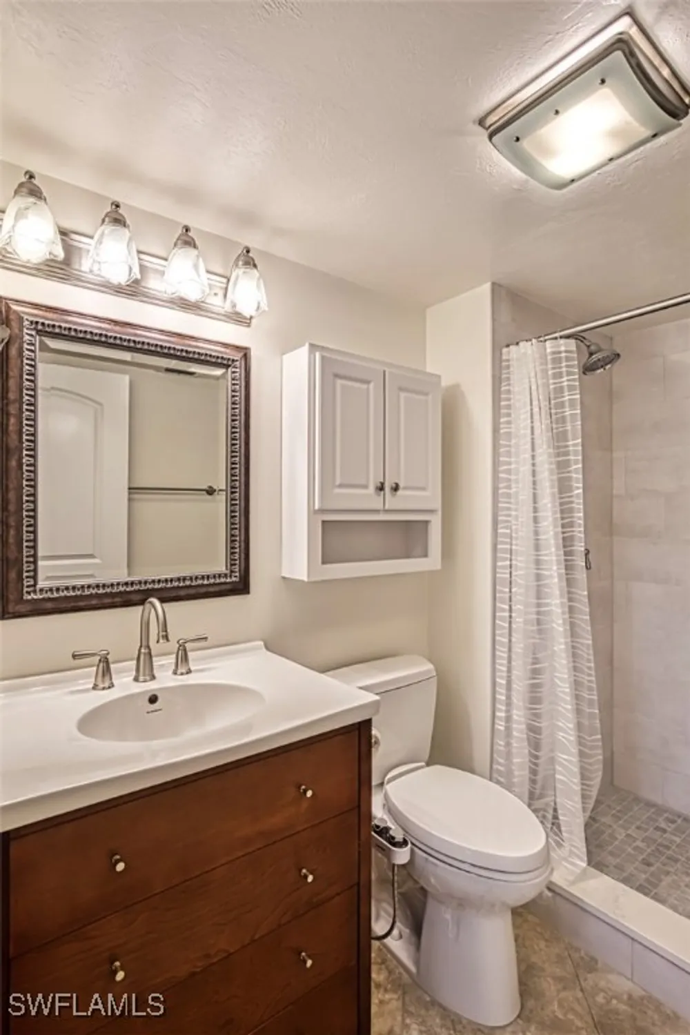 Property Slideshow image 31 of 50 | 1815 pine glade cir, Fort Myers, FL, 33907