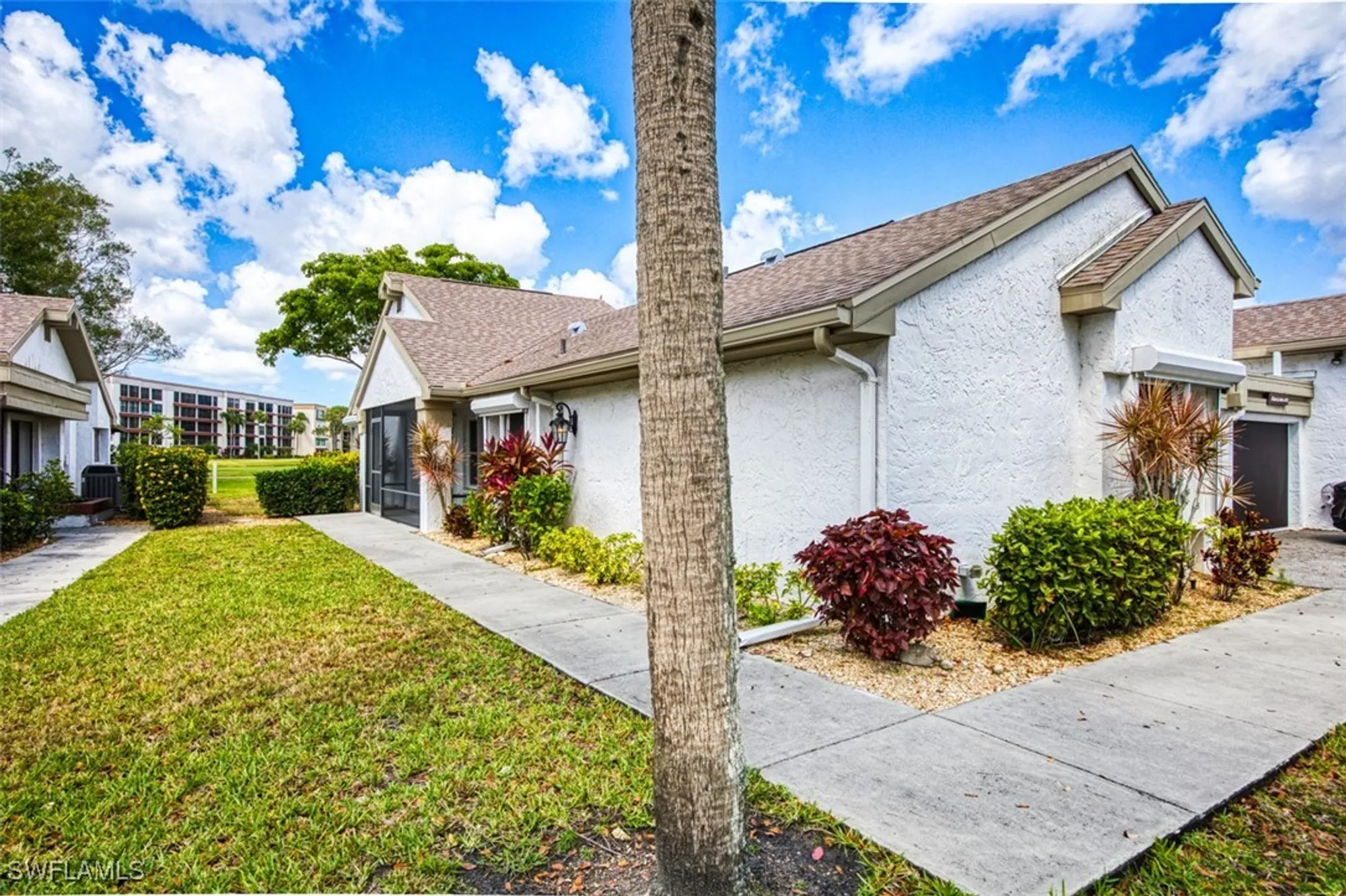 Property Slideshow image 6 of 50 | 1815 pine glade cir, Fort Myers, FL, 33907