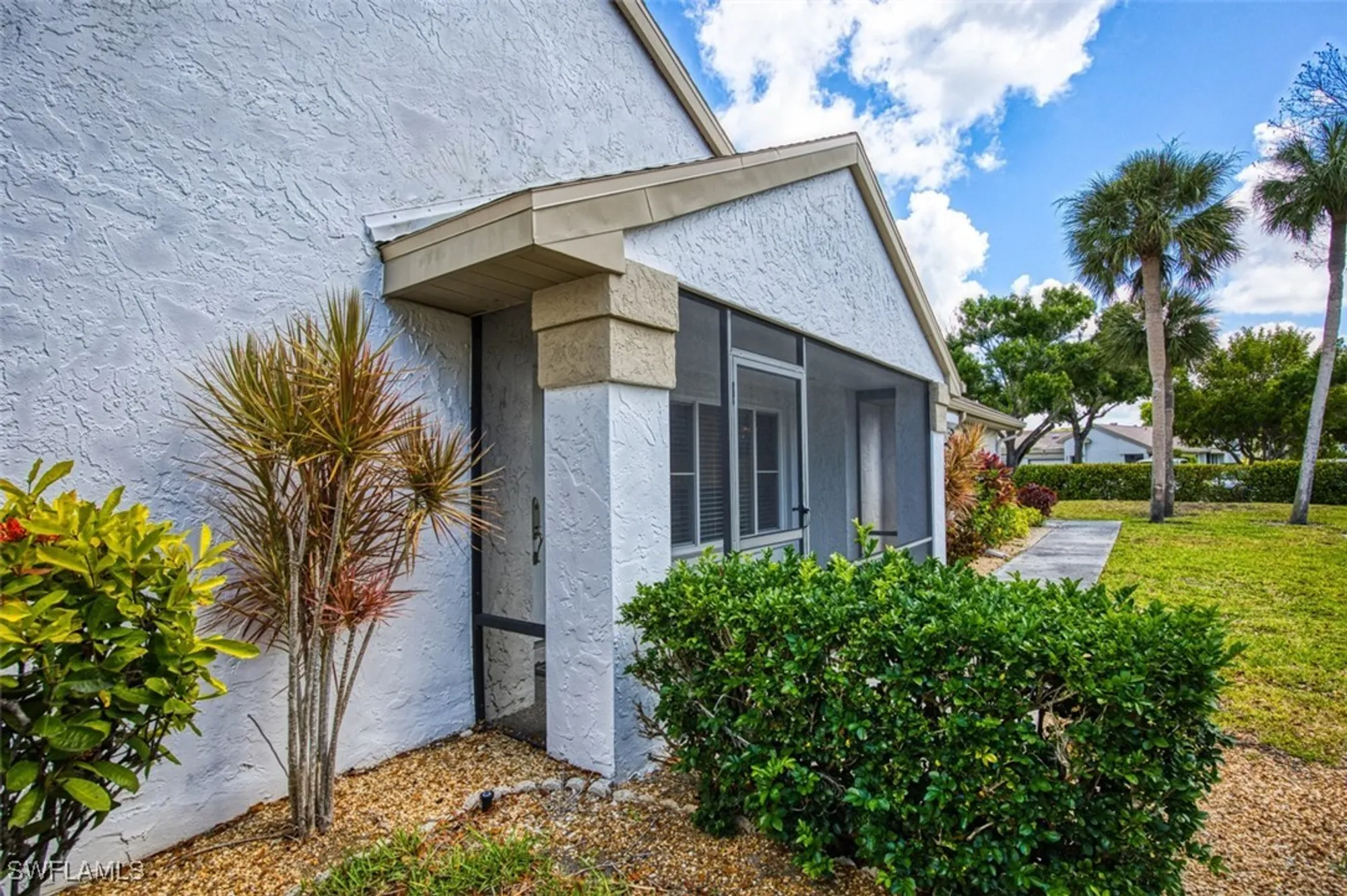 Property Slideshow image 7 of 50 | 1815 pine glade cir, Fort Myers, FL, 33907