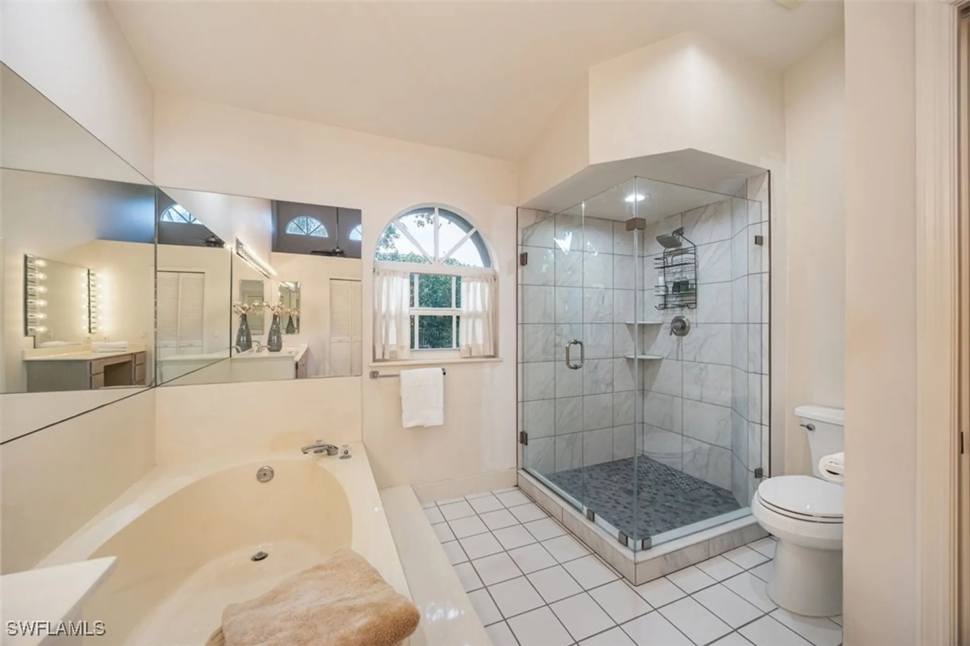 Property Slideshow image 22 of 35 | 164 via perignon # 8-4, Naples, FL, 34119