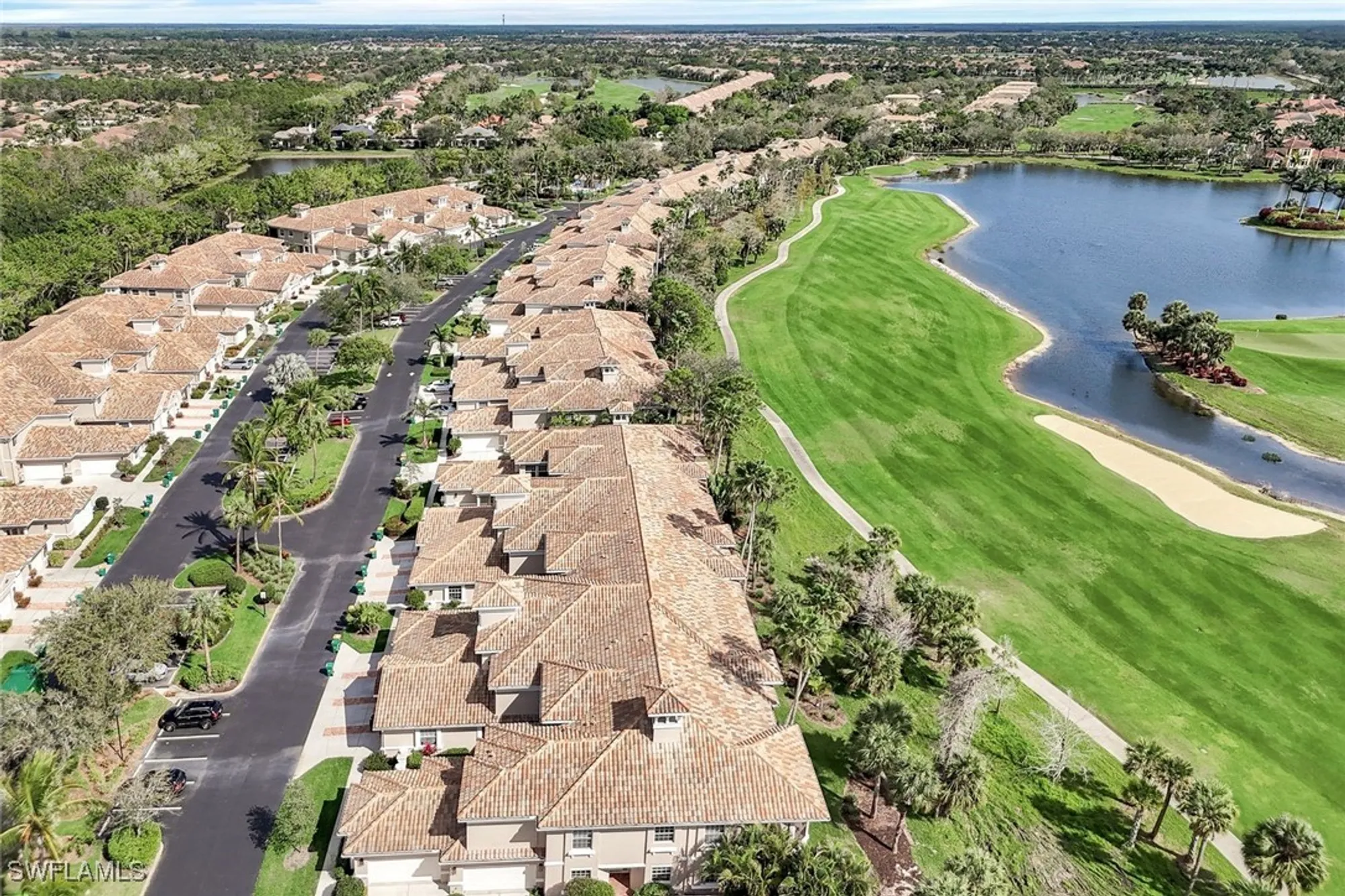 Property Slideshow image 36 of 49 | 3970 deer crossing ct 106, Naples, FL, 34114