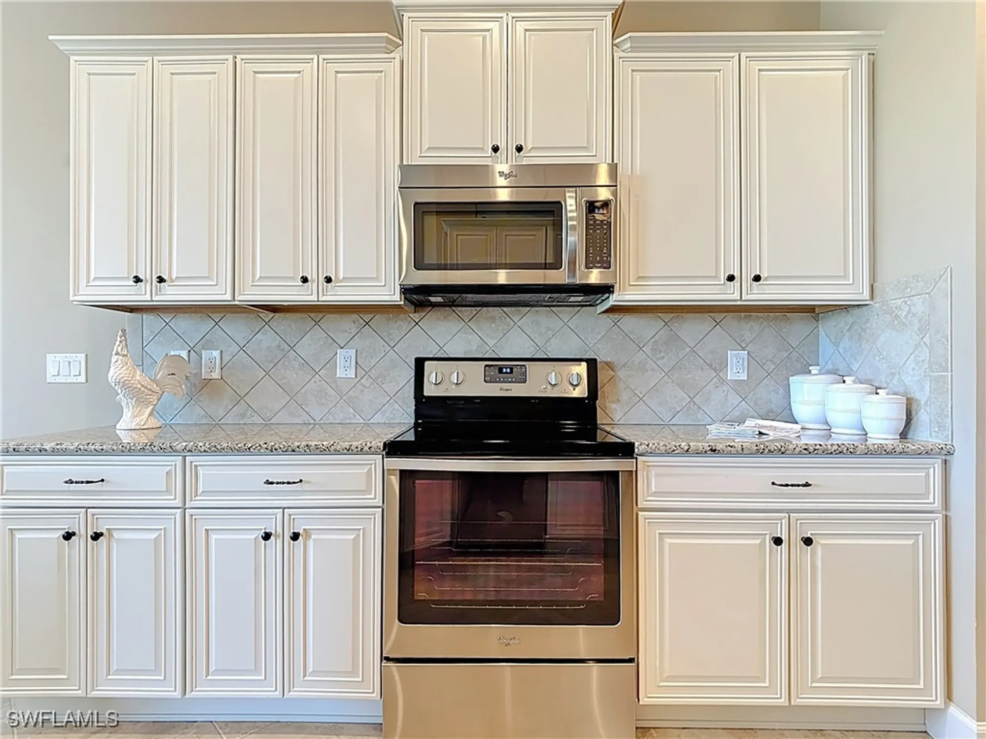 Property Slideshow image 14 of 46 | 10271 glastonbury cir 202, Fort Myers, FL, 33913