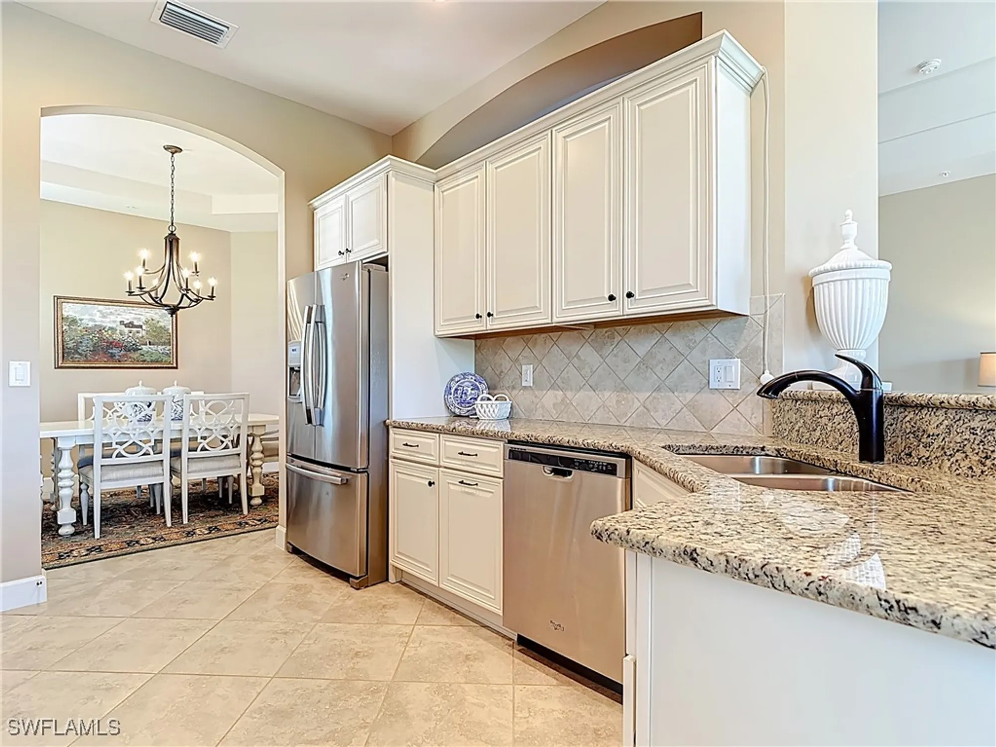 Property Slideshow image 13 of 46 | 10271 glastonbury cir 202, Fort Myers, FL, 33913