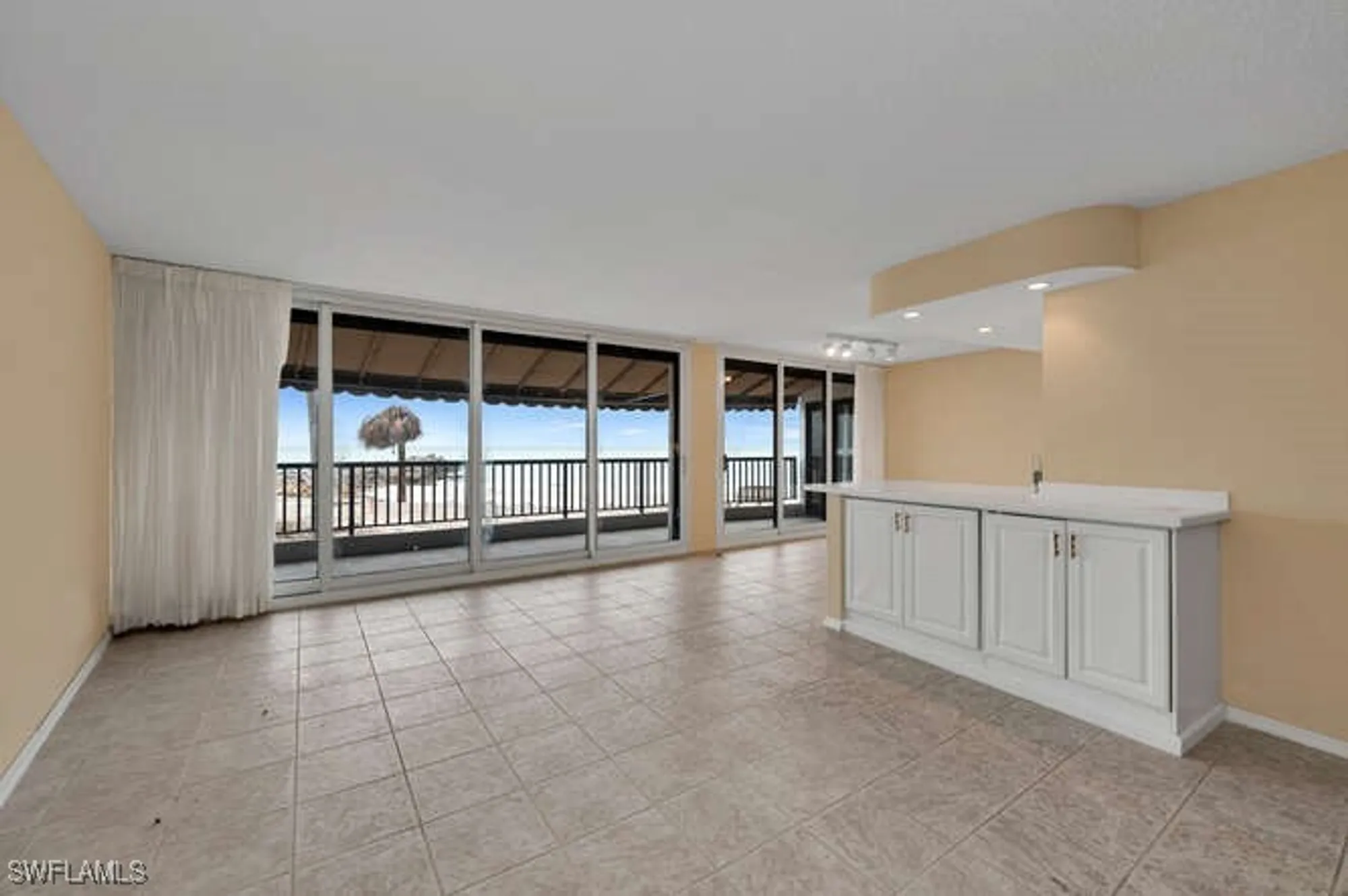 Property Slideshow image 5 of 21 | 2340 gulf shore blvd n # 108, Naples, FL, 34103