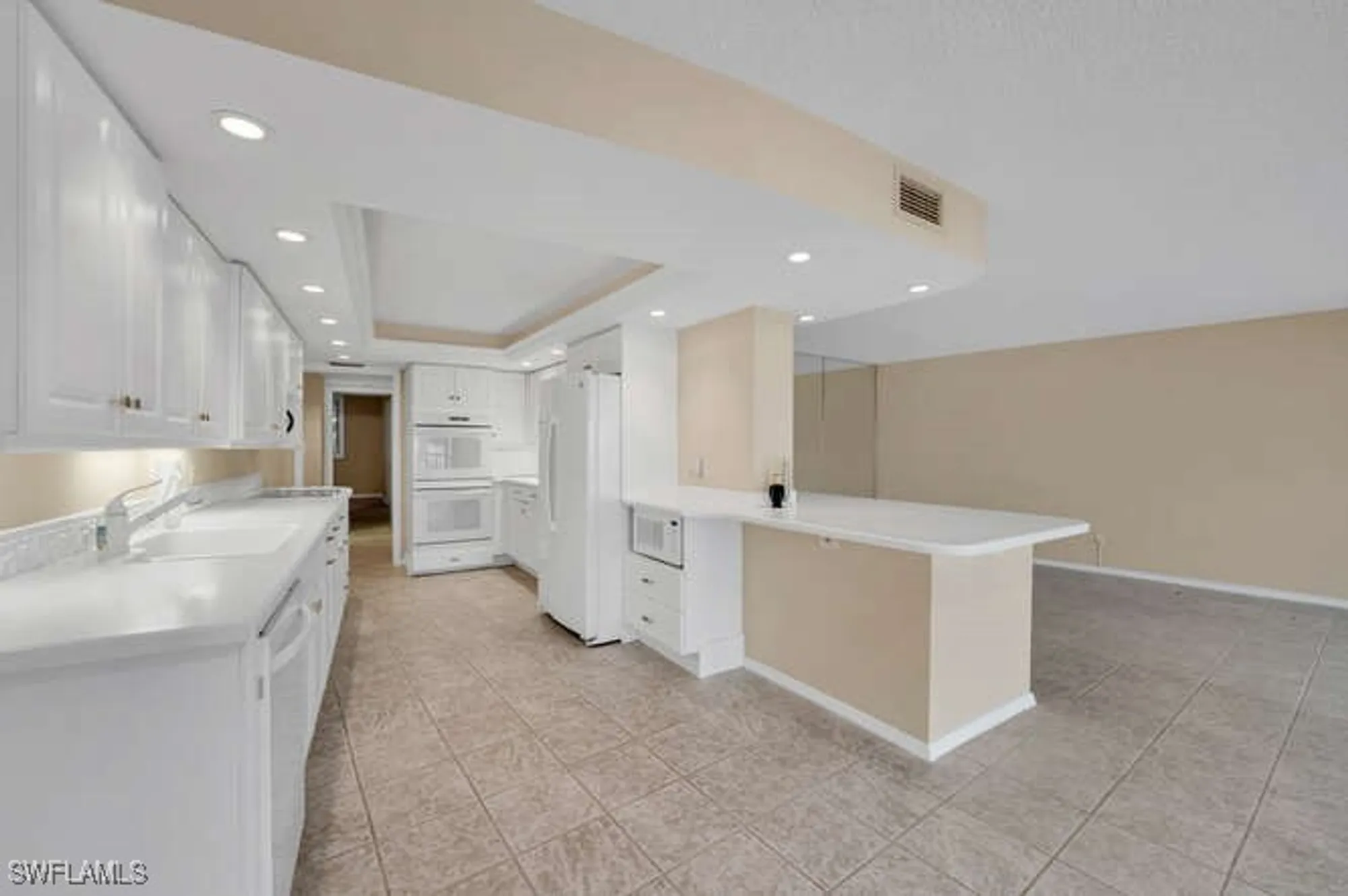 Property Slideshow image 6 of 21 | 2340 gulf shore blvd n # 108, Naples, FL, 34103