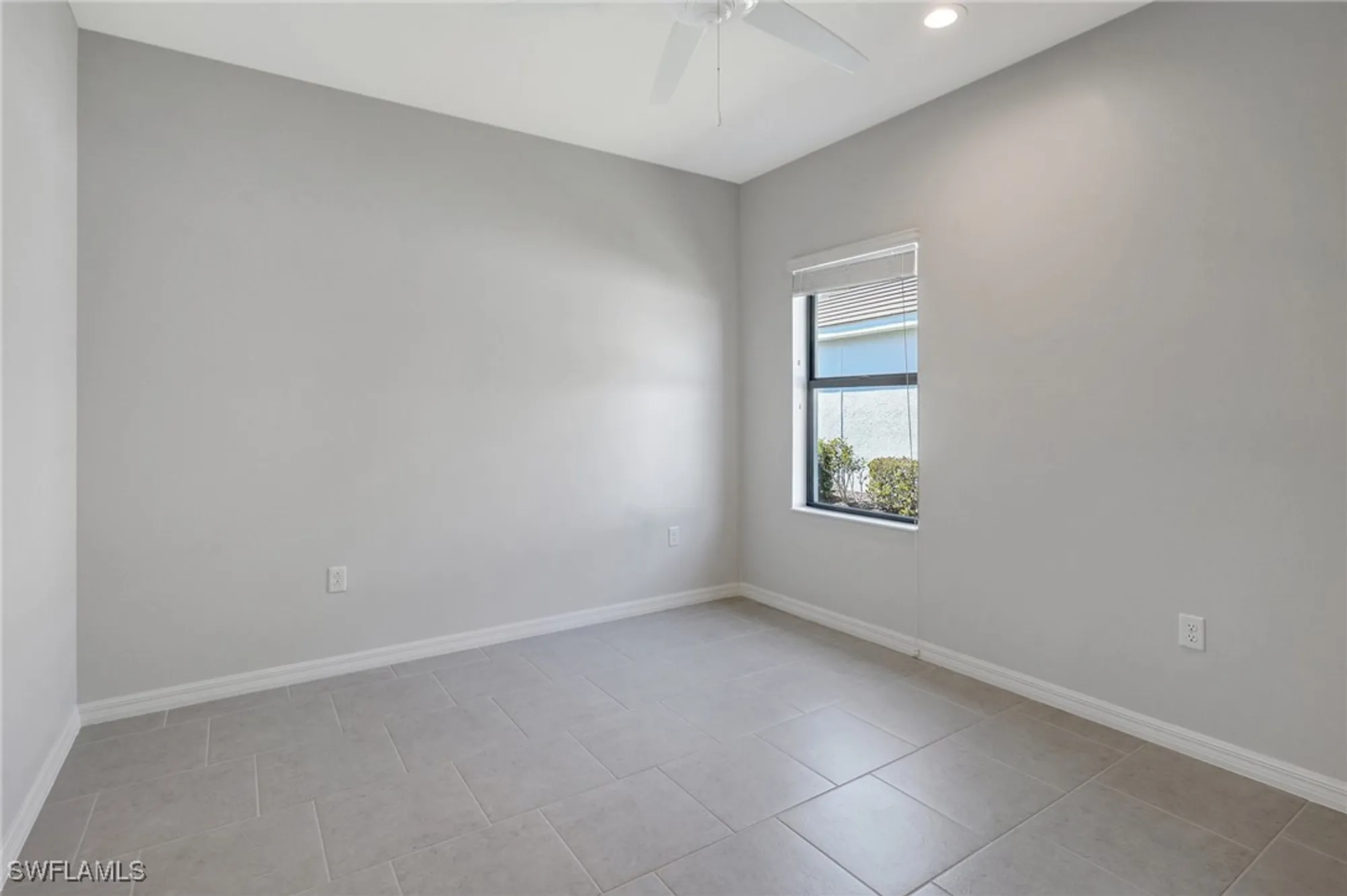 Property Slideshow image 32 of 49 | 2967 amblewind dr, Fort Myers, FL, 33905