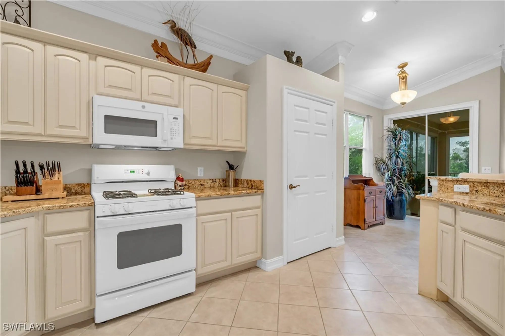 Property Slideshow image 14 of 40 | 11037 harbour yacht ct unit 201, Fort Myers, FL, 33908