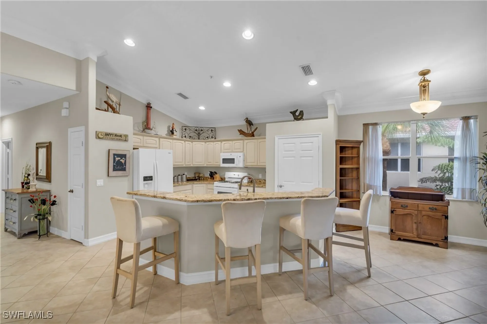 Property Slideshow image 12 of 40 | 11037 harbour yacht ct unit 201, Fort Myers, FL, 33908