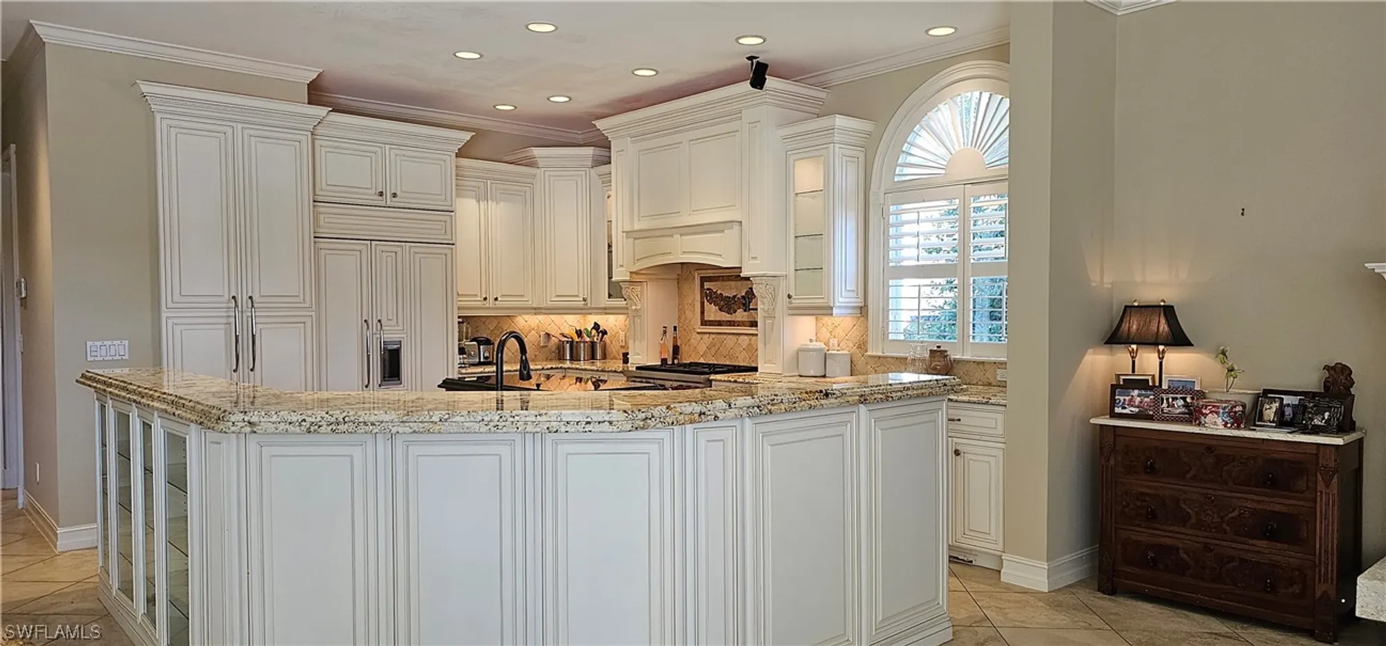 Property Slideshow image 14 of 25 | 300 mooring line dr, Naples, FL, 34102