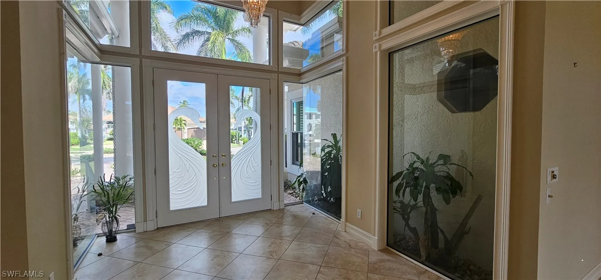 Property Slideshow image 10 of 25 | 300 mooring line dr, Naples, FL, 34102