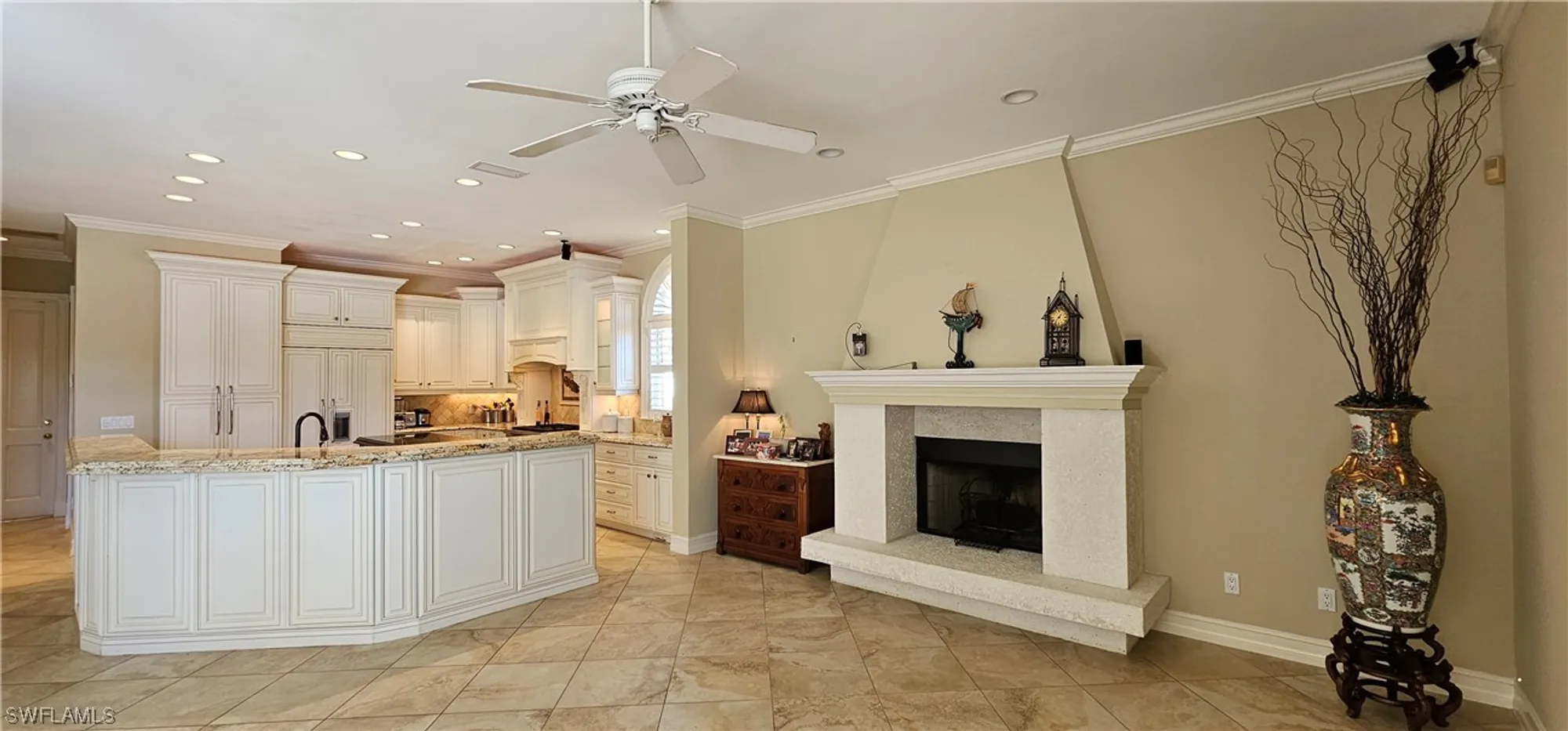 Property Slideshow image 13 of 25 | 300 mooring line dr, Naples, FL, 34102