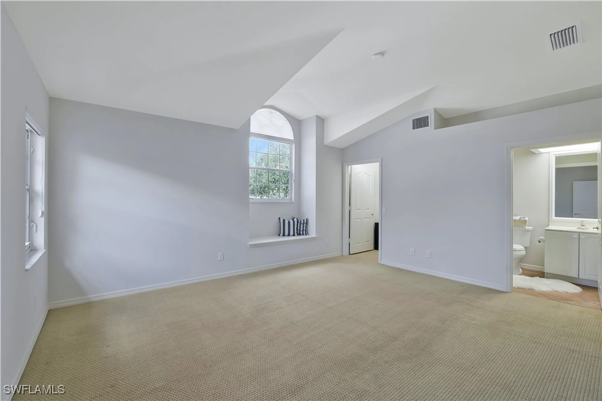 Property Slideshow image 15 of 17 | 6230 reserve cir 703, Naples, FL, 34119