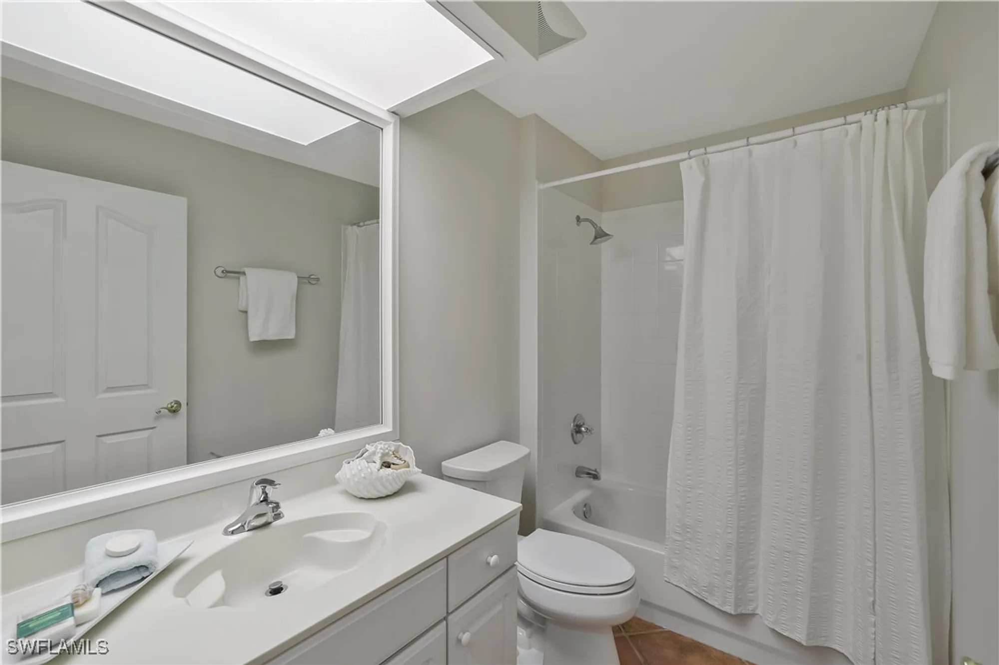 Property Slideshow image 13 of 17 | 6230 reserve cir 703, Naples, FL, 34119