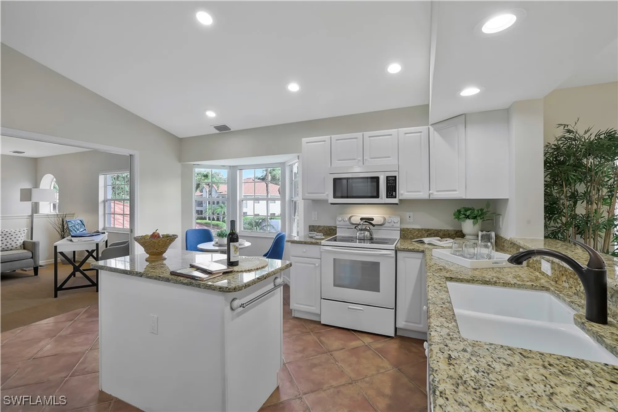 Property Slideshow image 5 of 17 | 6230 reserve cir 703, Naples, FL, 34119