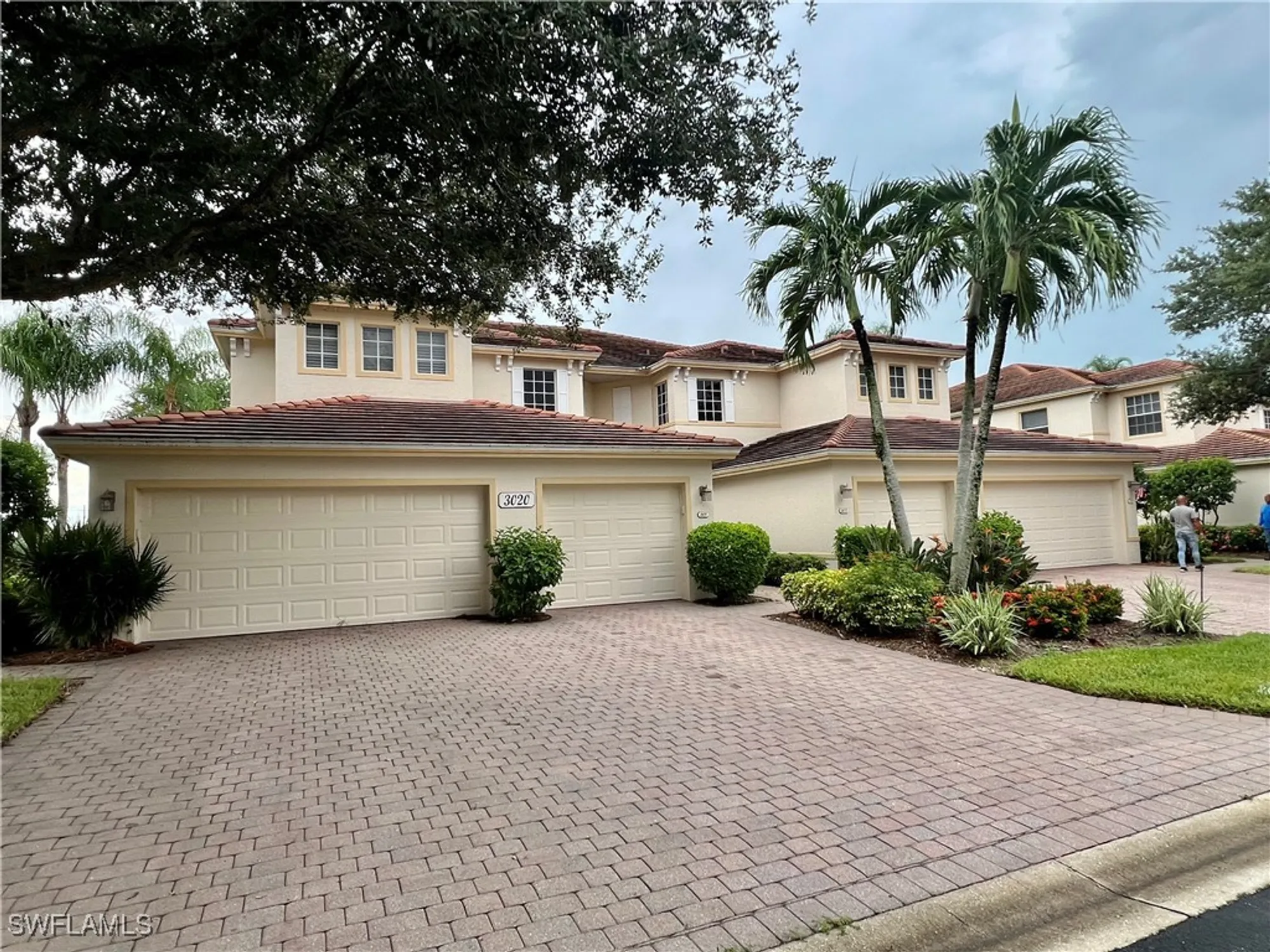 Property Slideshow image 1 of 50 | 3020 meandering way apt 201, Fort Myers, FL, 33905