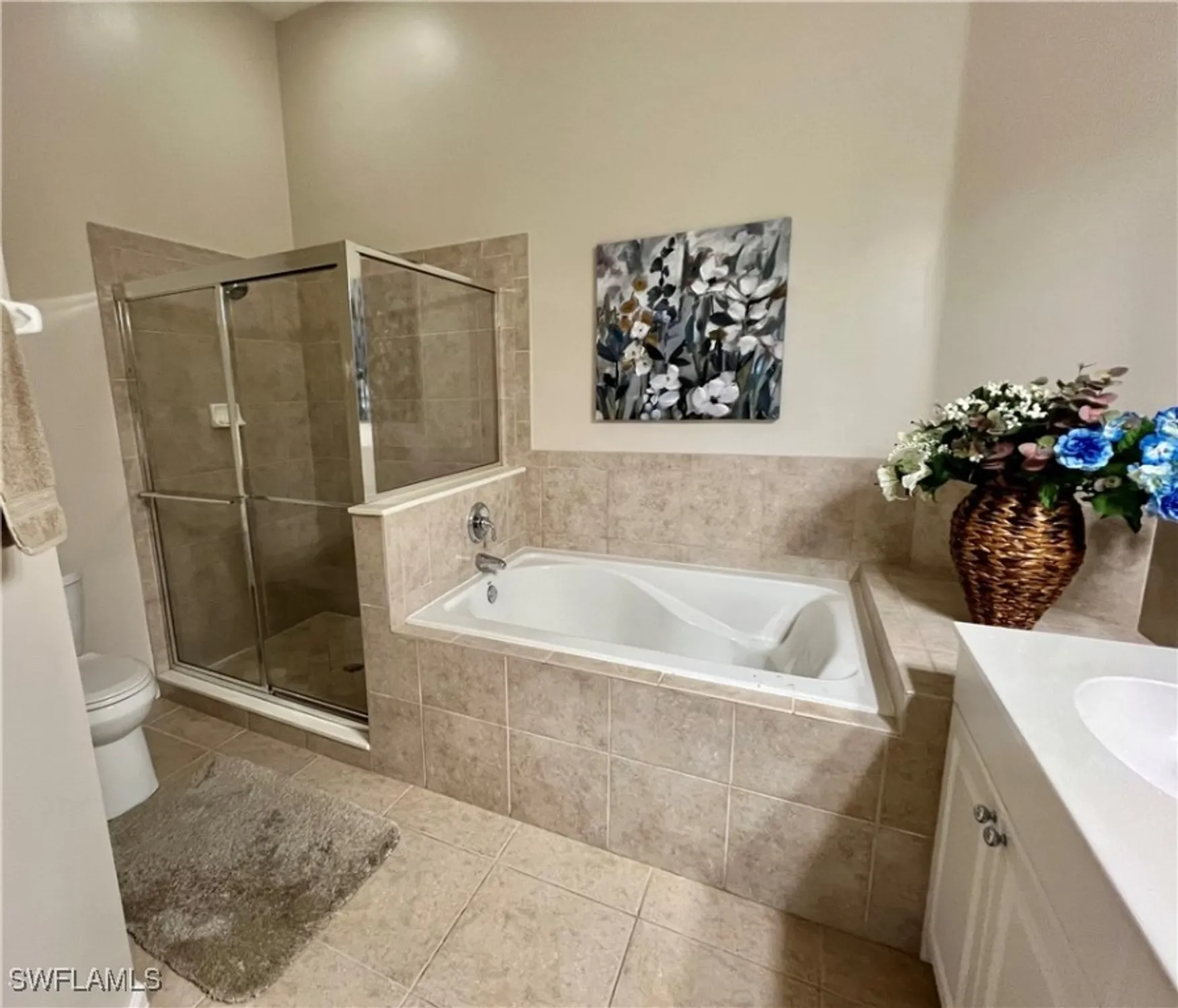 Property Slideshow image 23 of 50 | 3020 meandering way apt 201, Fort Myers, FL, 33905