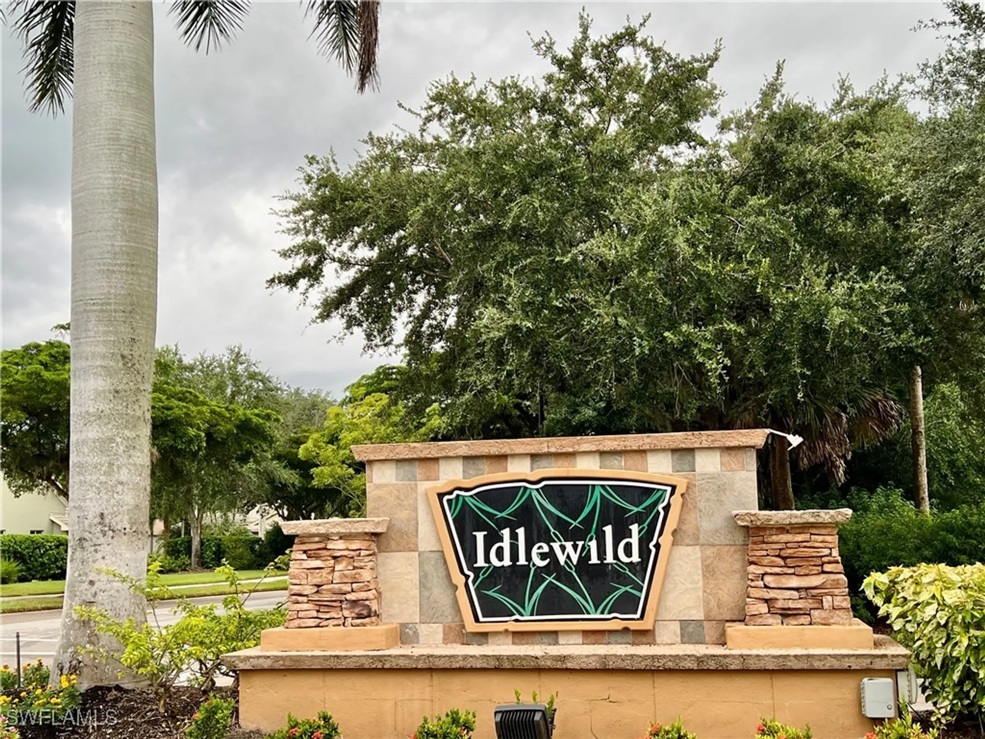 Property Slideshow image 39 of 50 | 3020 meandering way apt 201, Fort Myers, FL, 33905