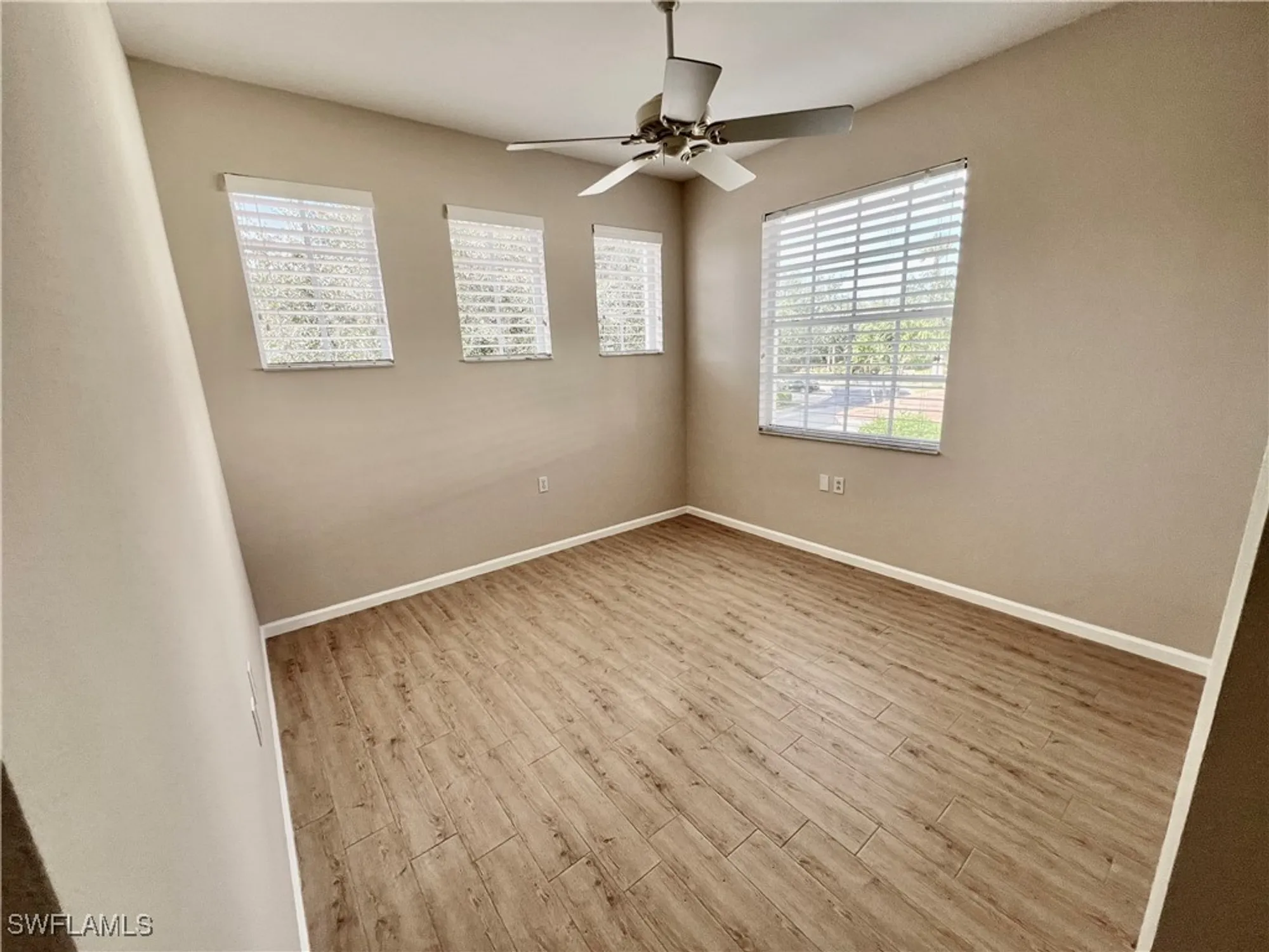 Property Slideshow image 31 of 50 | 3020 meandering way apt 201, Fort Myers, FL, 33905