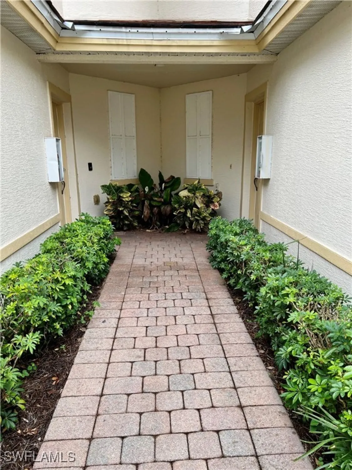 Property Slideshow image 4 of 50 | 3020 meandering way apt 201, Fort Myers, FL, 33905