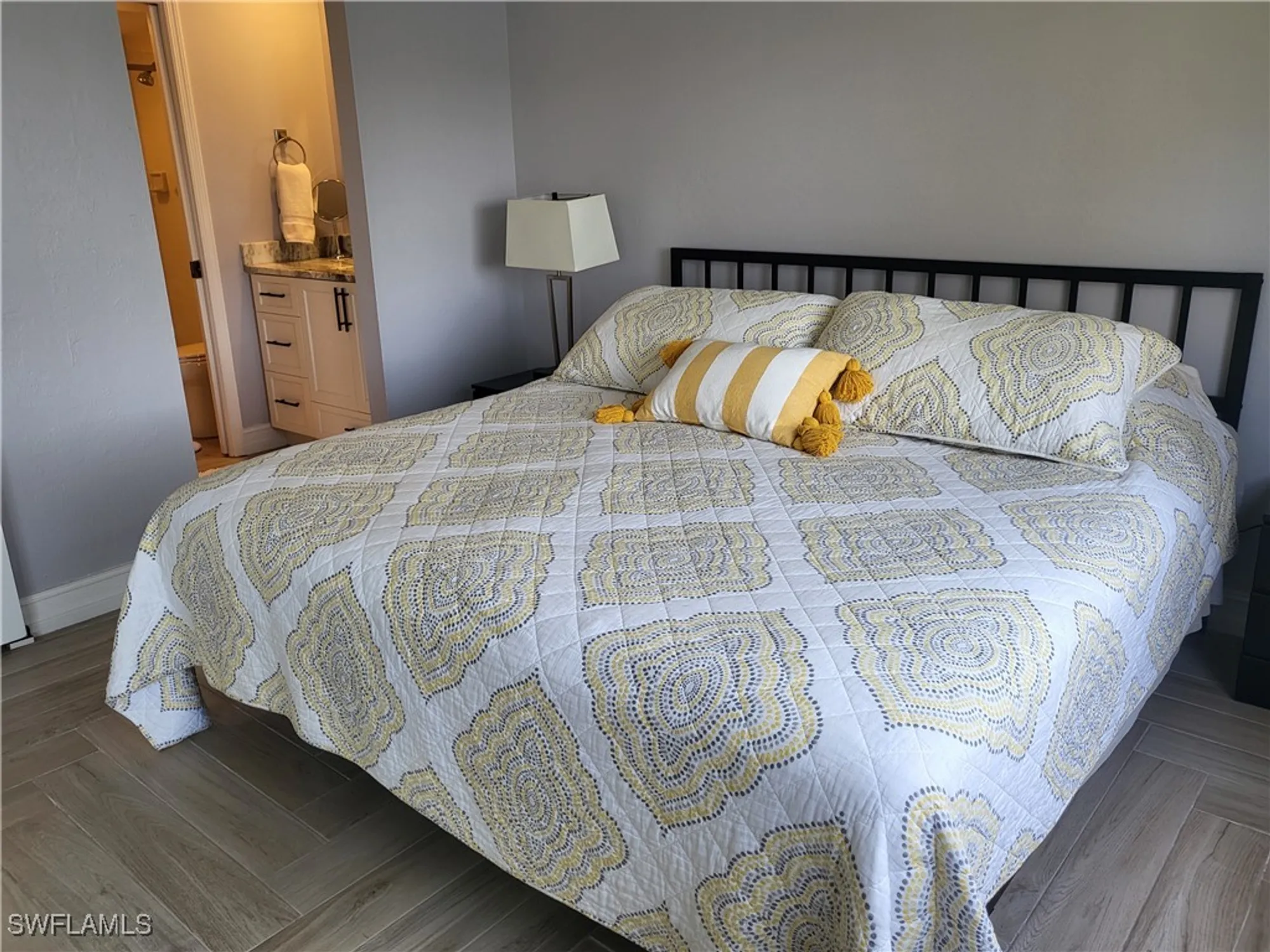 Property Slideshow image 11 of 24 | 11460 caravel cir 5016, Fort Myers, FL, 33908