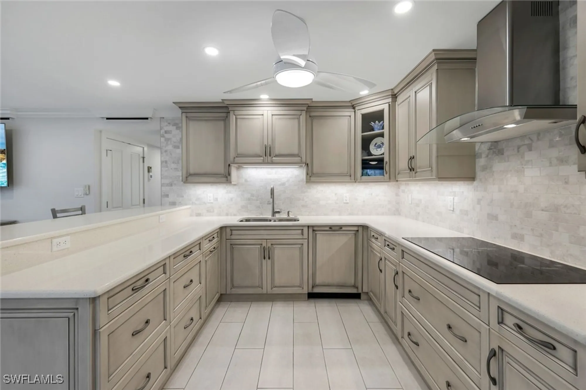 Property Slideshow image 14 of 32 | 3450 gulf shore blvd 306, Naples, FL, 34103