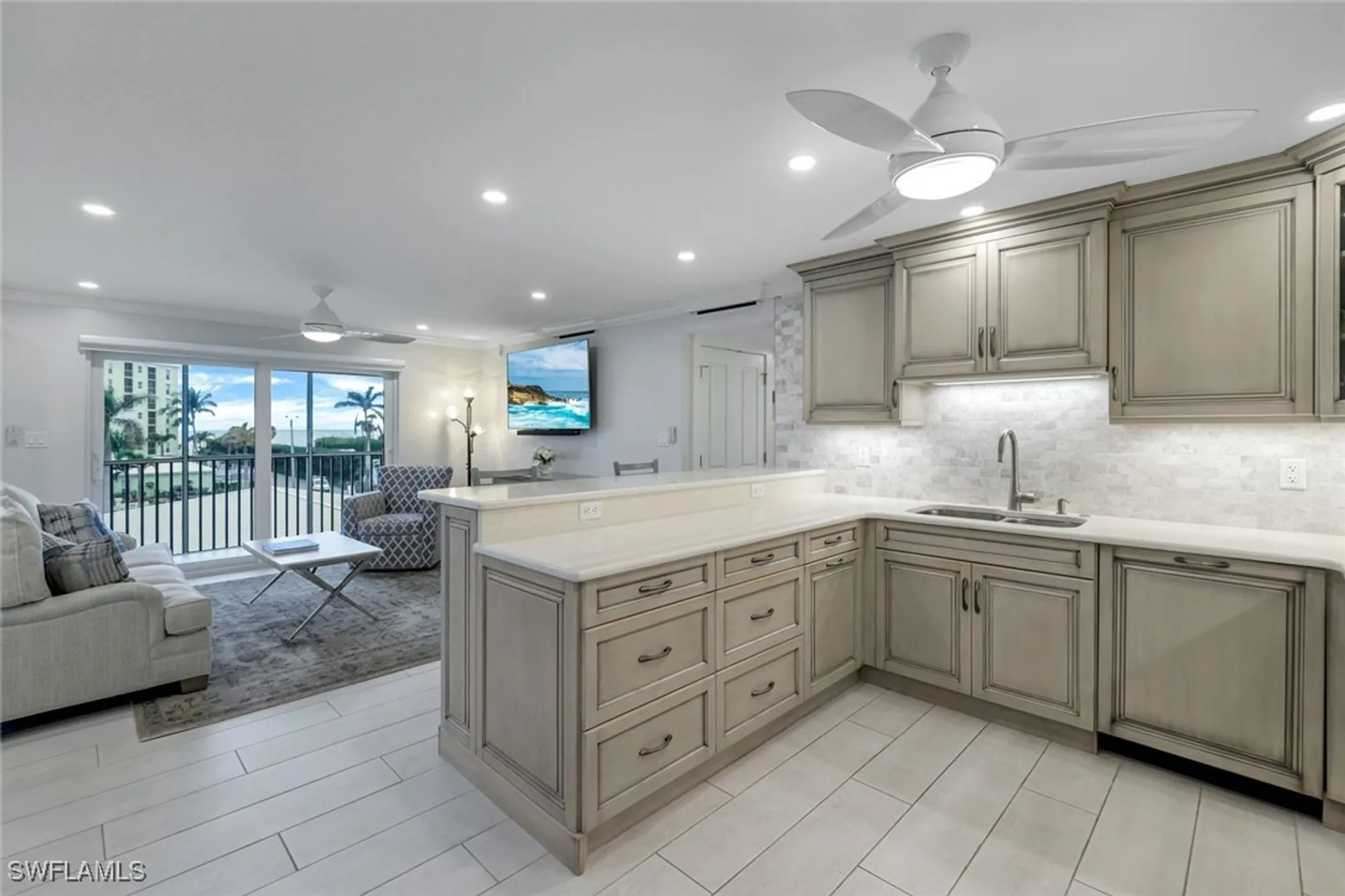 Property Slideshow image 15 of 32 | 3450 gulf shore blvd 306, Naples, FL, 34103