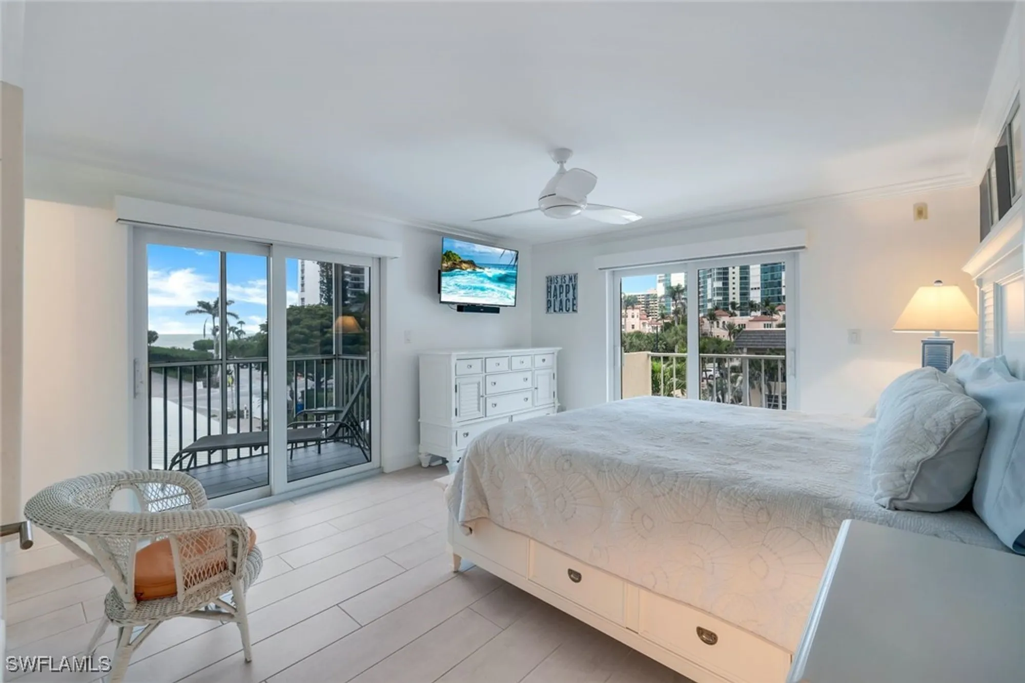 Property Slideshow image 17 of 32 | 3450 gulf shore blvd 306, Naples, FL, 34103