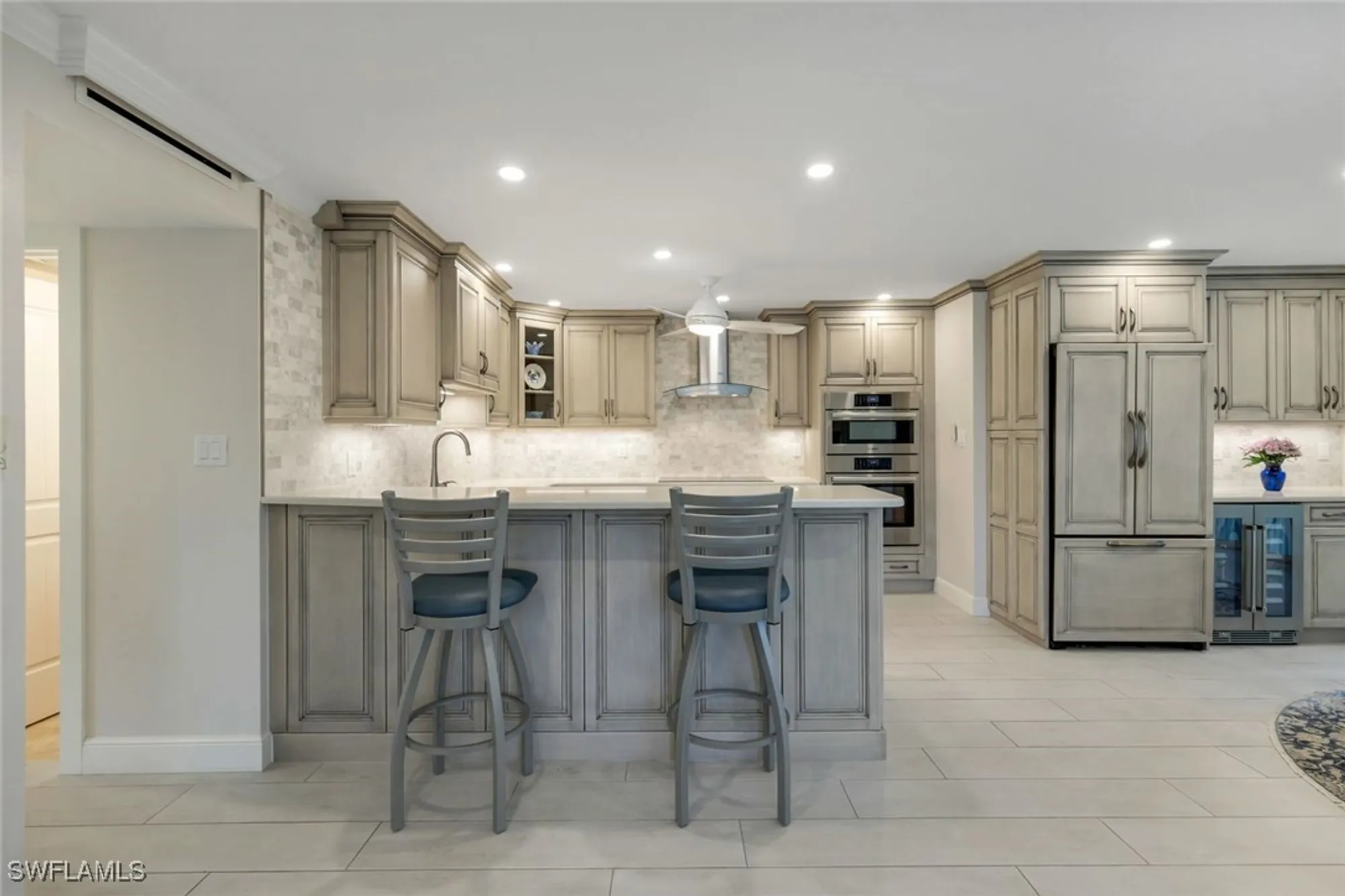 Property Slideshow image 11 of 32 | 3450 gulf shore blvd 306, Naples, FL, 34103