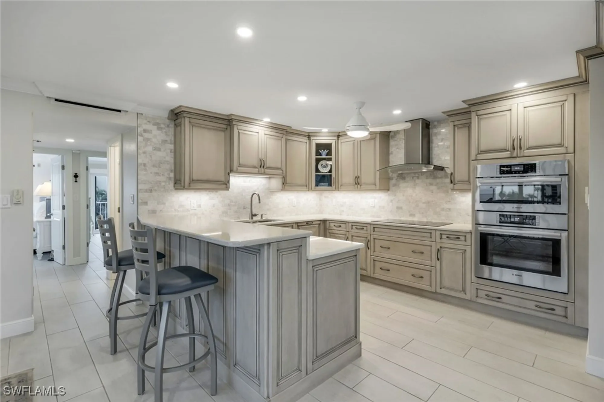 Property Slideshow image 12 of 32 | 3450 gulf shore blvd 306, Naples, FL, 34103