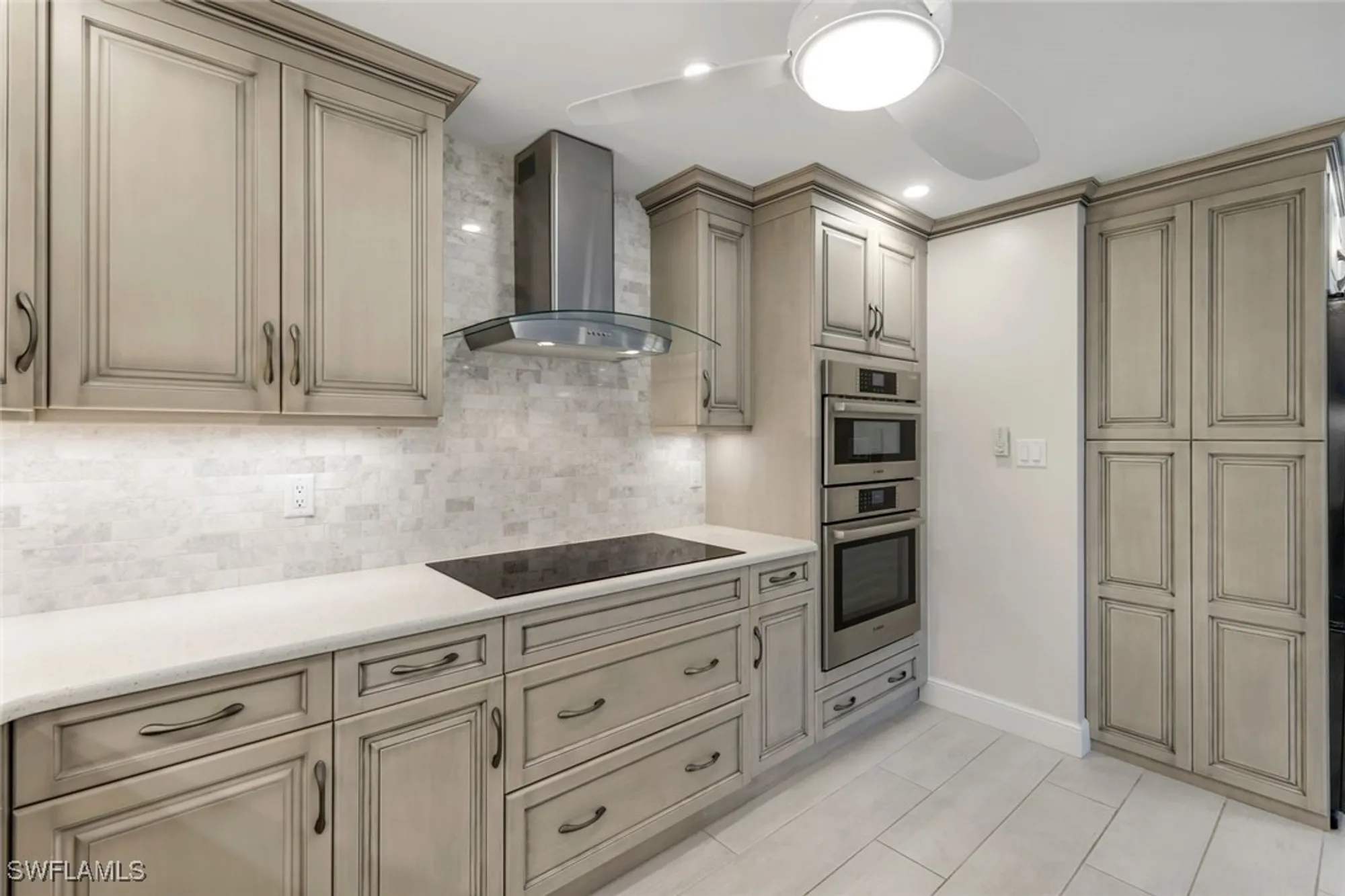 Property Slideshow image 13 of 32 | 3450 gulf shore blvd 306, Naples, FL, 34103