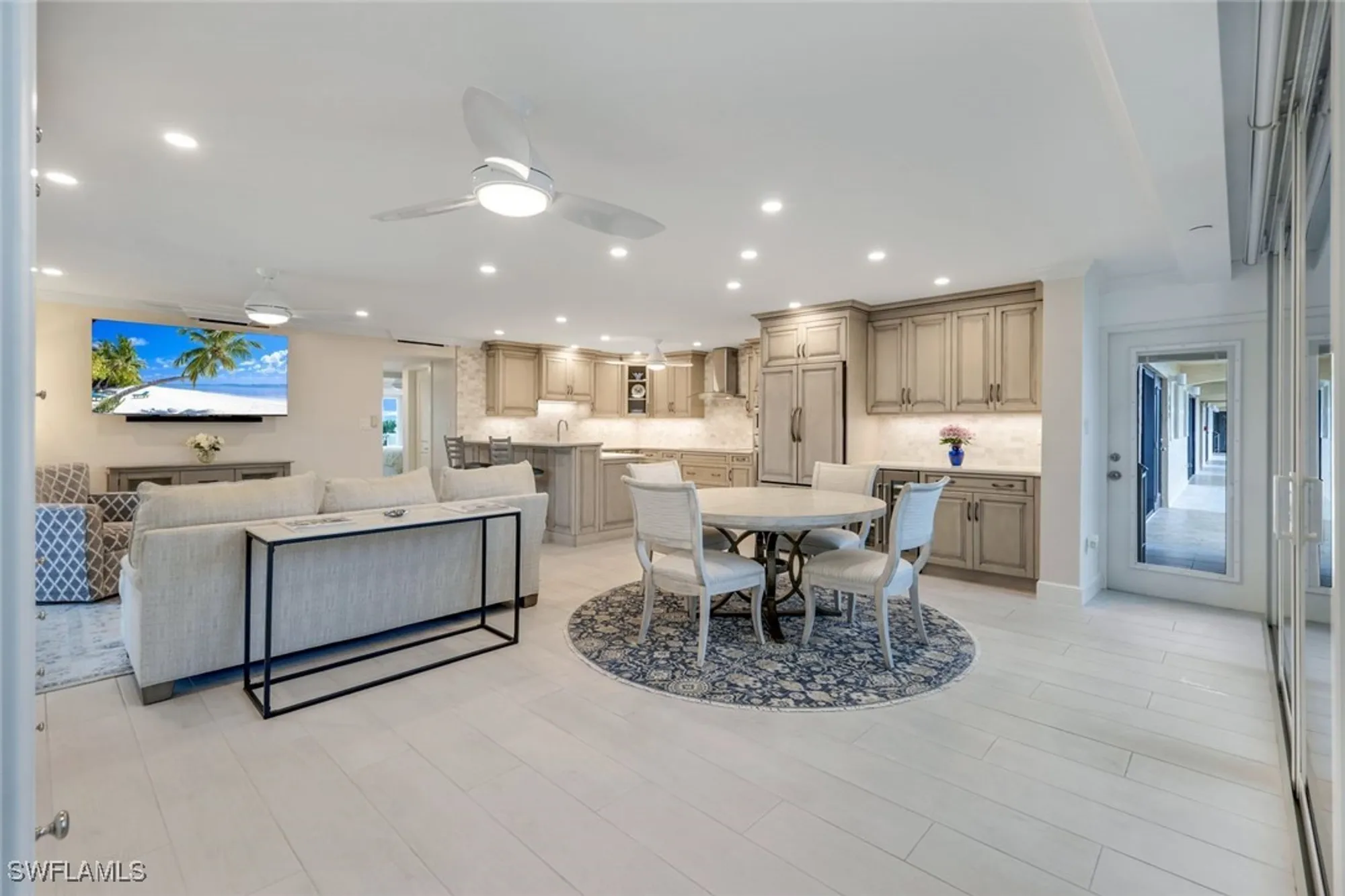 Property Slideshow image 6 of 32 | 3450 gulf shore blvd 306, Naples, FL, 34103