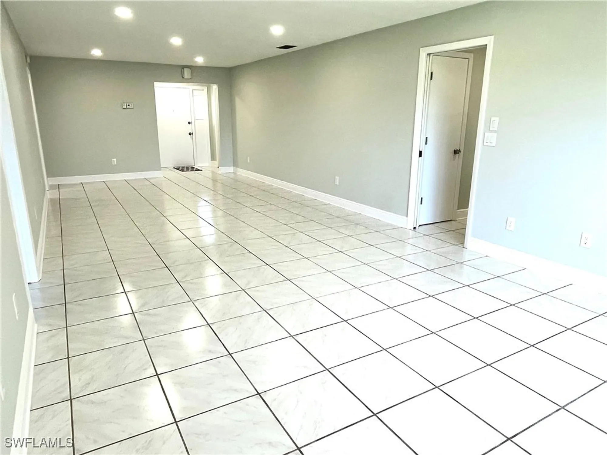 Property Slideshow image 3 of 31 | 1206 medinah dr, Fort Myers, FL, 33919