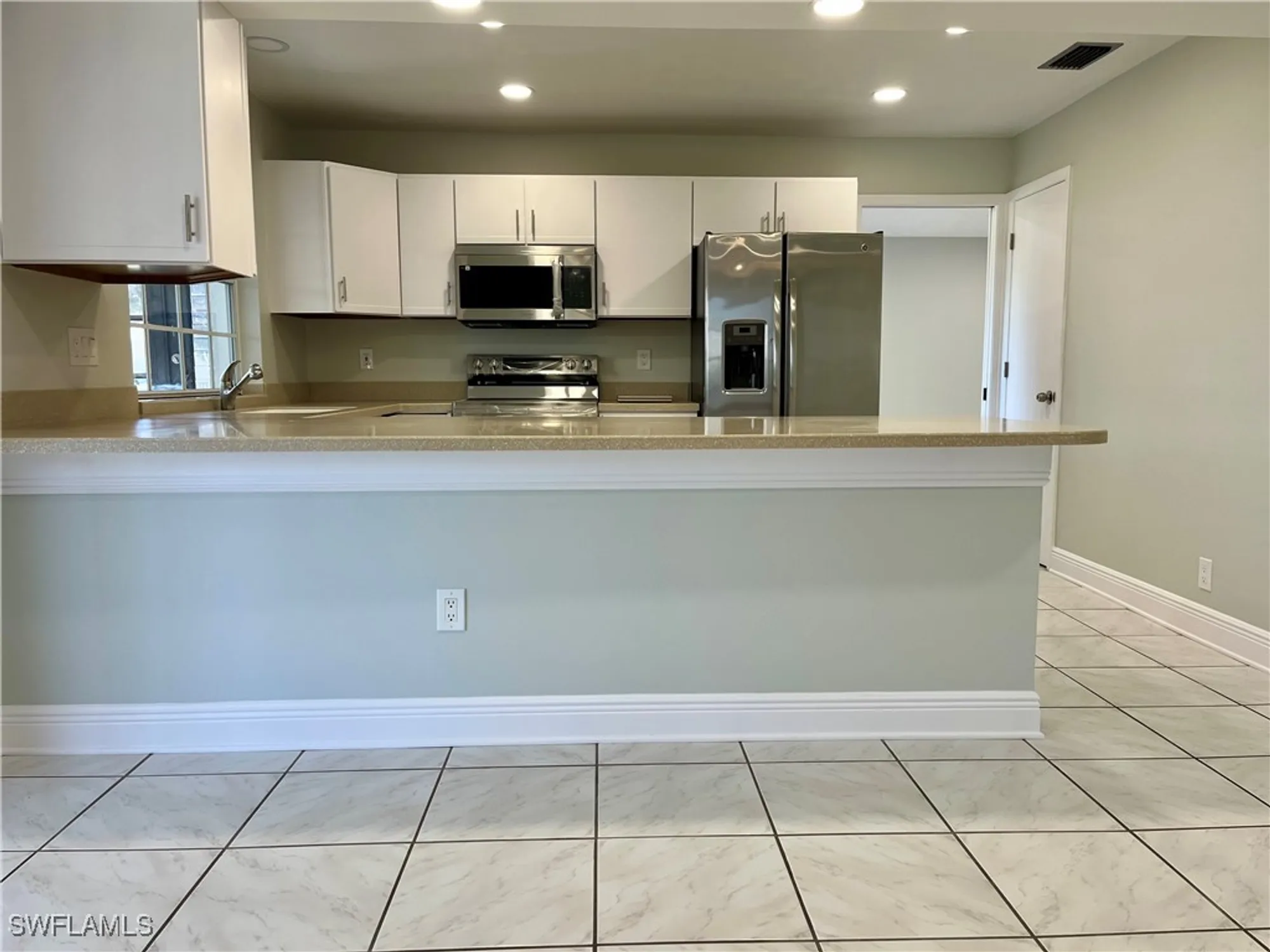 Property Slideshow image 4 of 31 | 1206 medinah dr, Fort Myers, FL, 33919