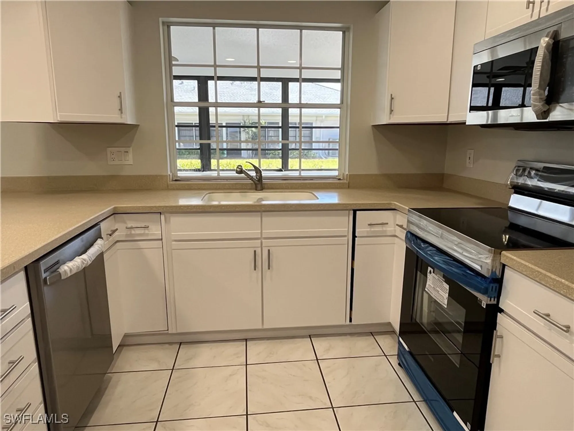 Property Slideshow image 6 of 31 | 1206 medinah dr, Fort Myers, FL, 33919