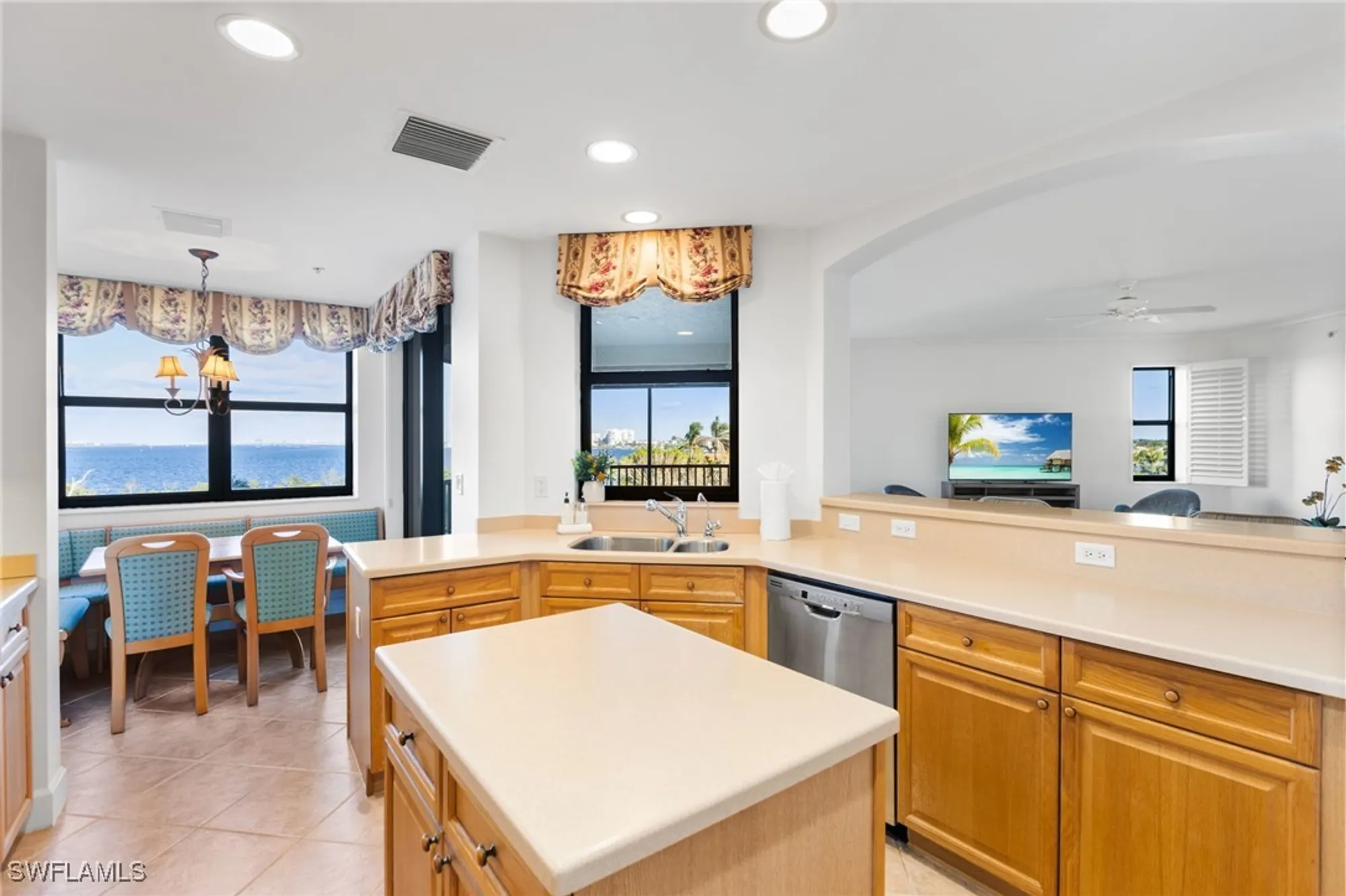Property Slideshow image 16 of 49 | 11600 court of palms 206, Fort Myers, FL, 33908