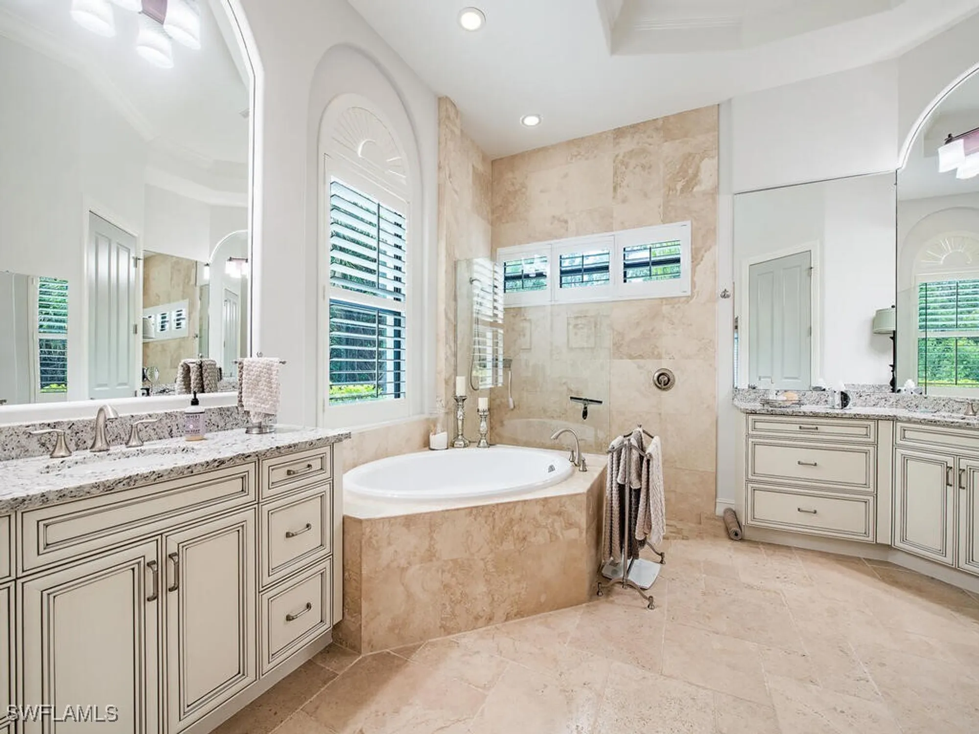 Property Slideshow image 17 of 39 | 6445 costa cir, Naples, FL, 34113