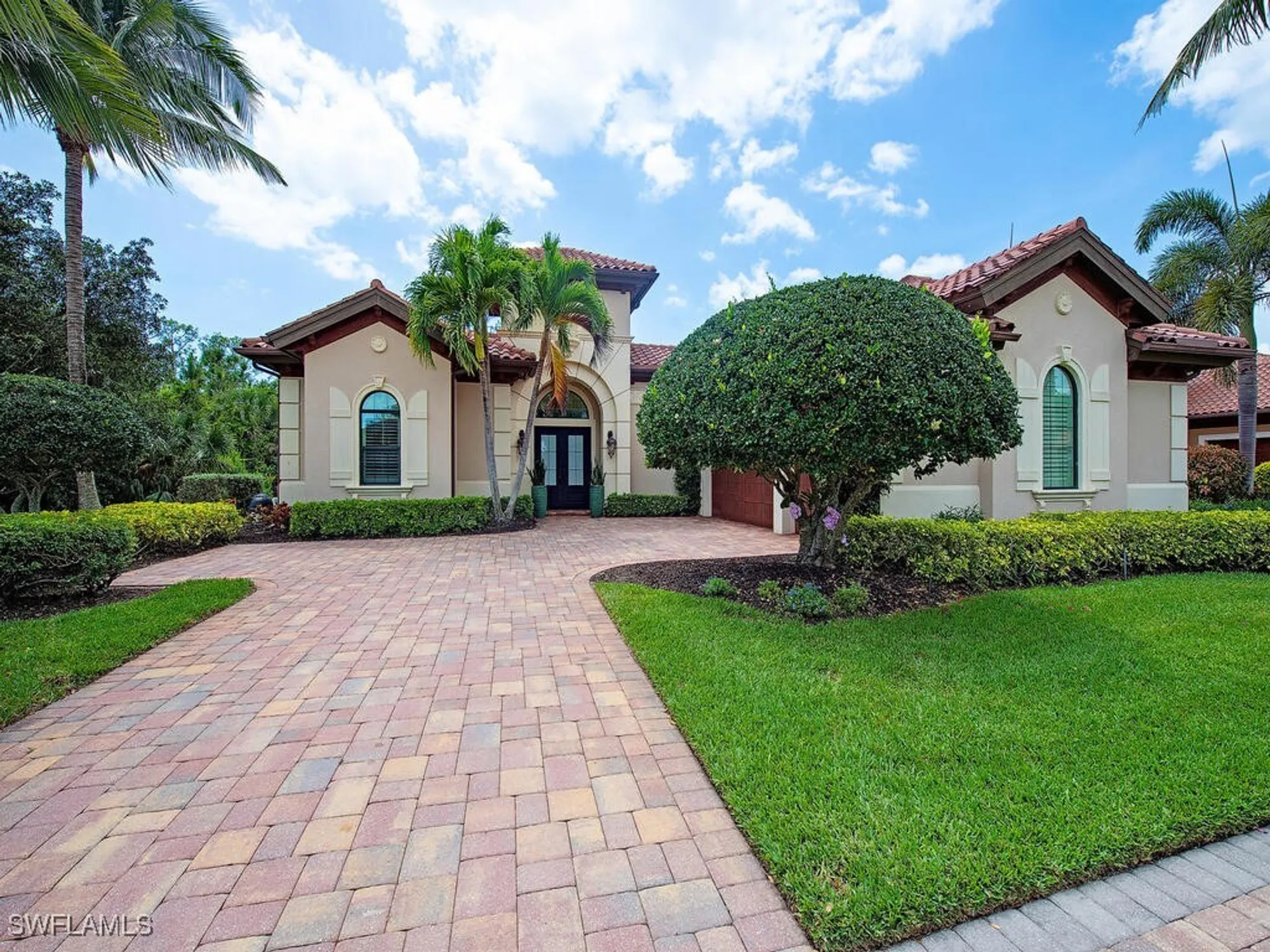 Property Slideshow image 3 of 39 | 6445 costa cir, Naples, FL, 34113