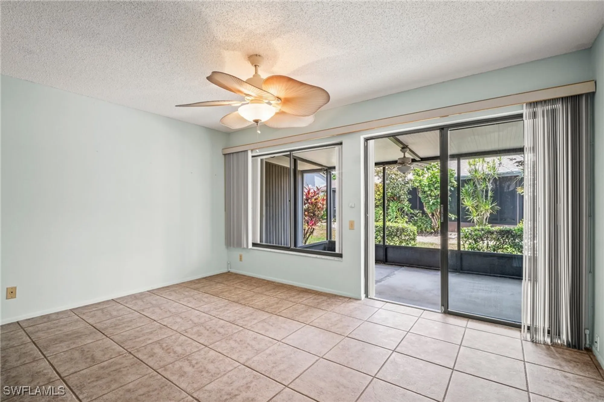 Property Slideshow image 14 of 47 | 1828 pine glade cir, Fort Myers, FL, 33907