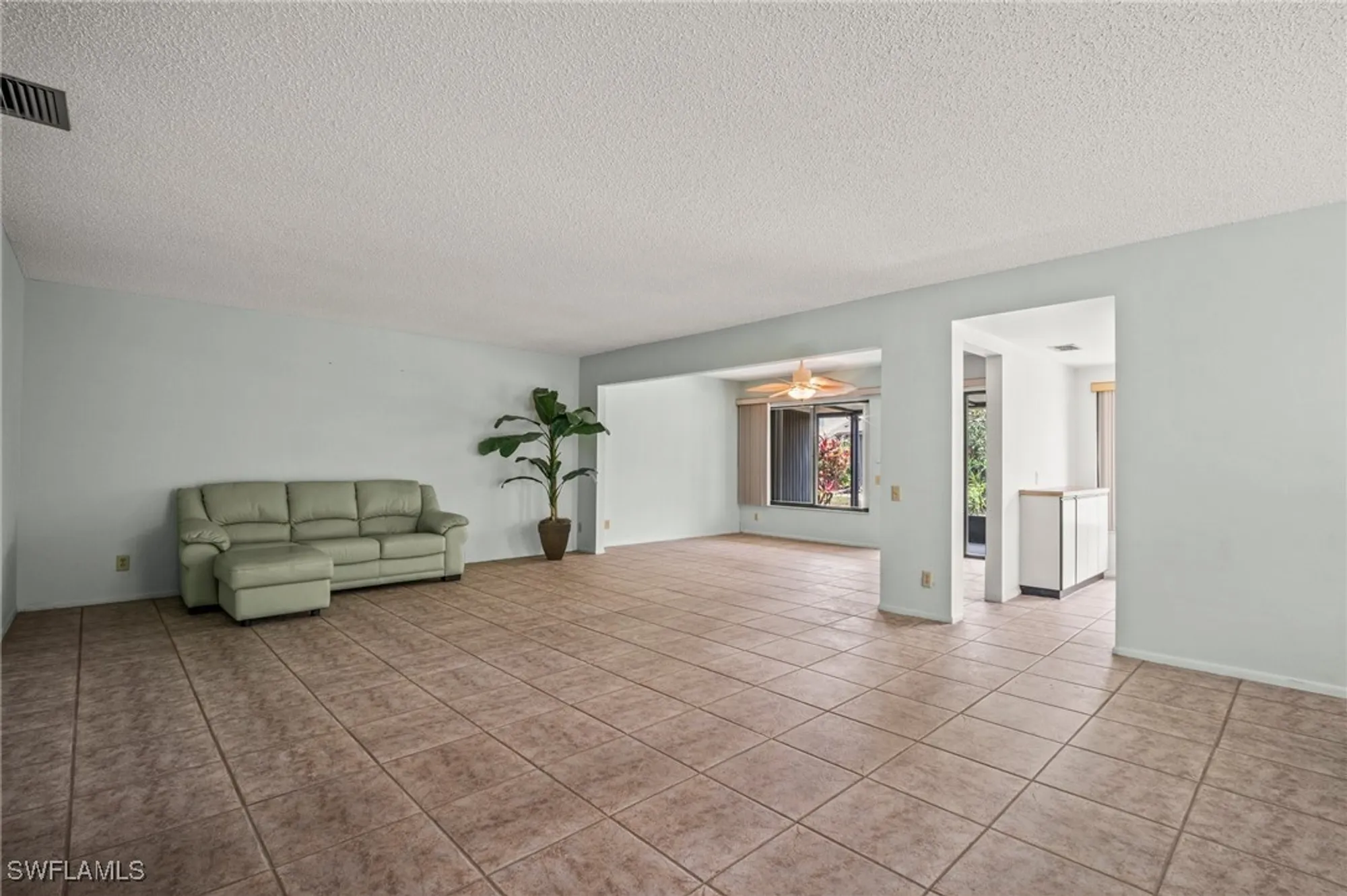 Property Slideshow image 15 of 47 | 1828 pine glade cir, Fort Myers, FL, 33907