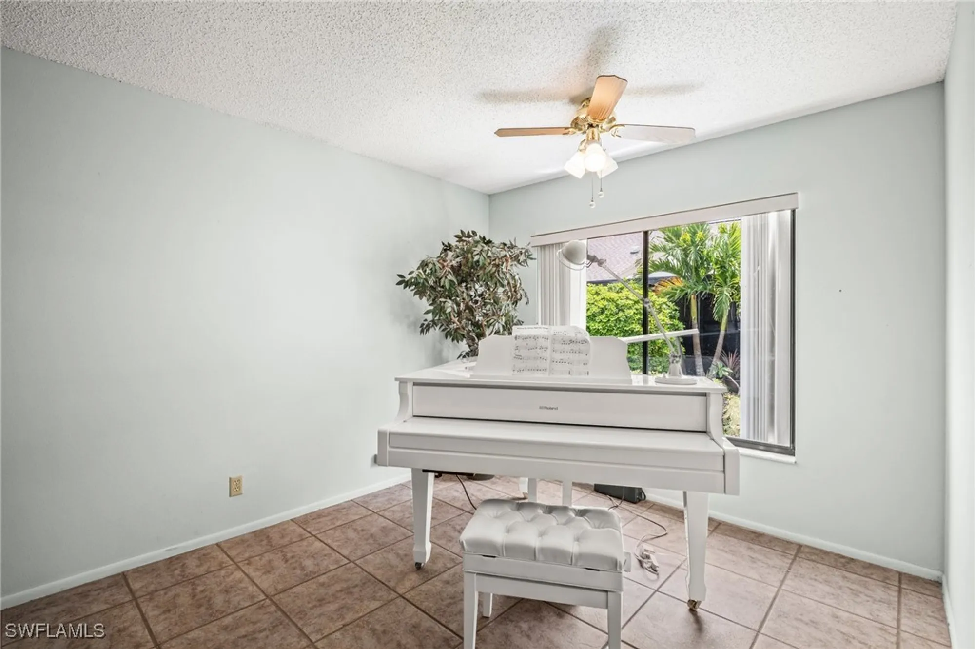Property Slideshow image 17 of 47 | 1828 pine glade cir, Fort Myers, FL, 33907