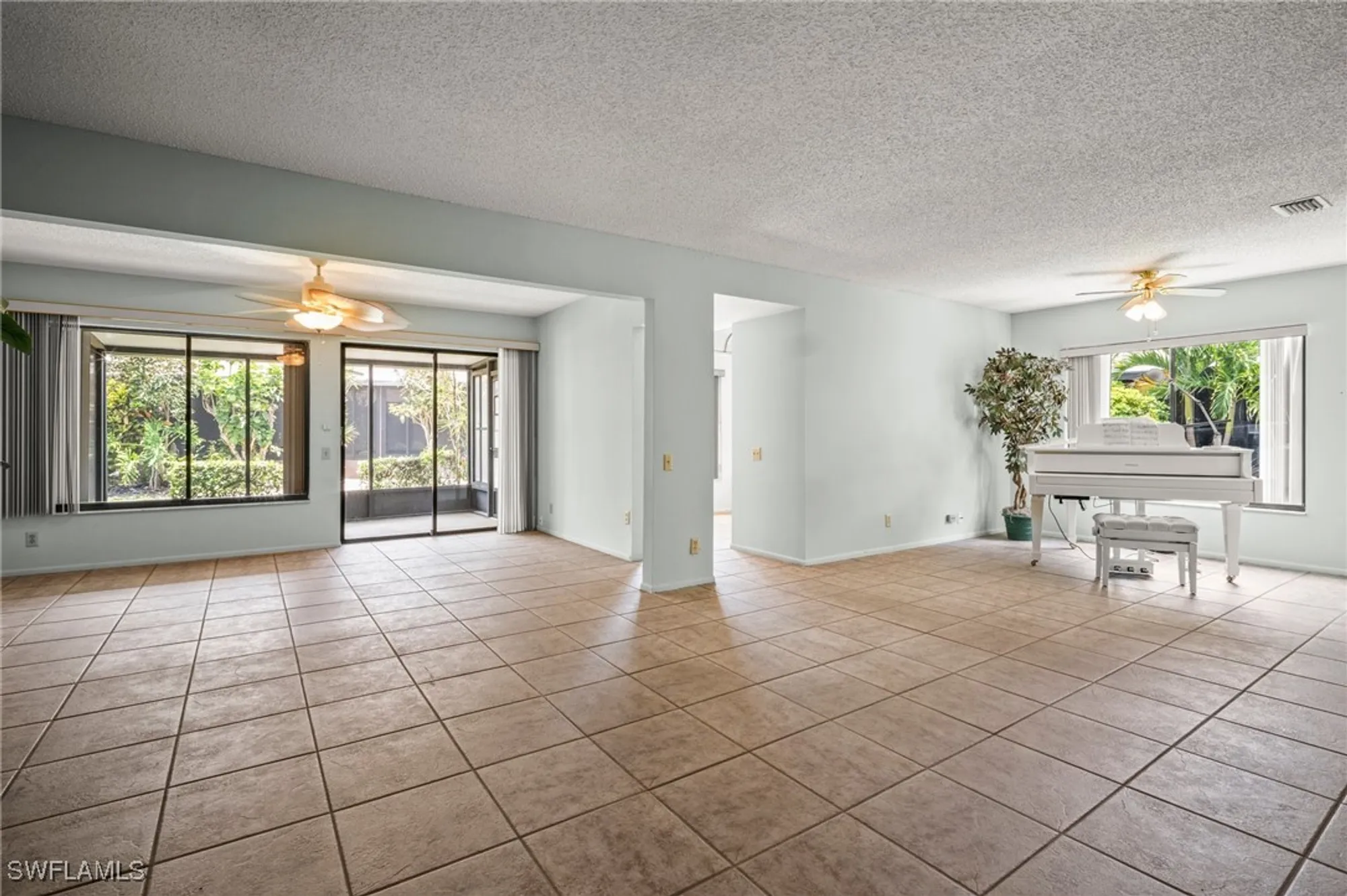Property Slideshow image 18 of 47 | 1828 pine glade cir, Fort Myers, FL, 33907