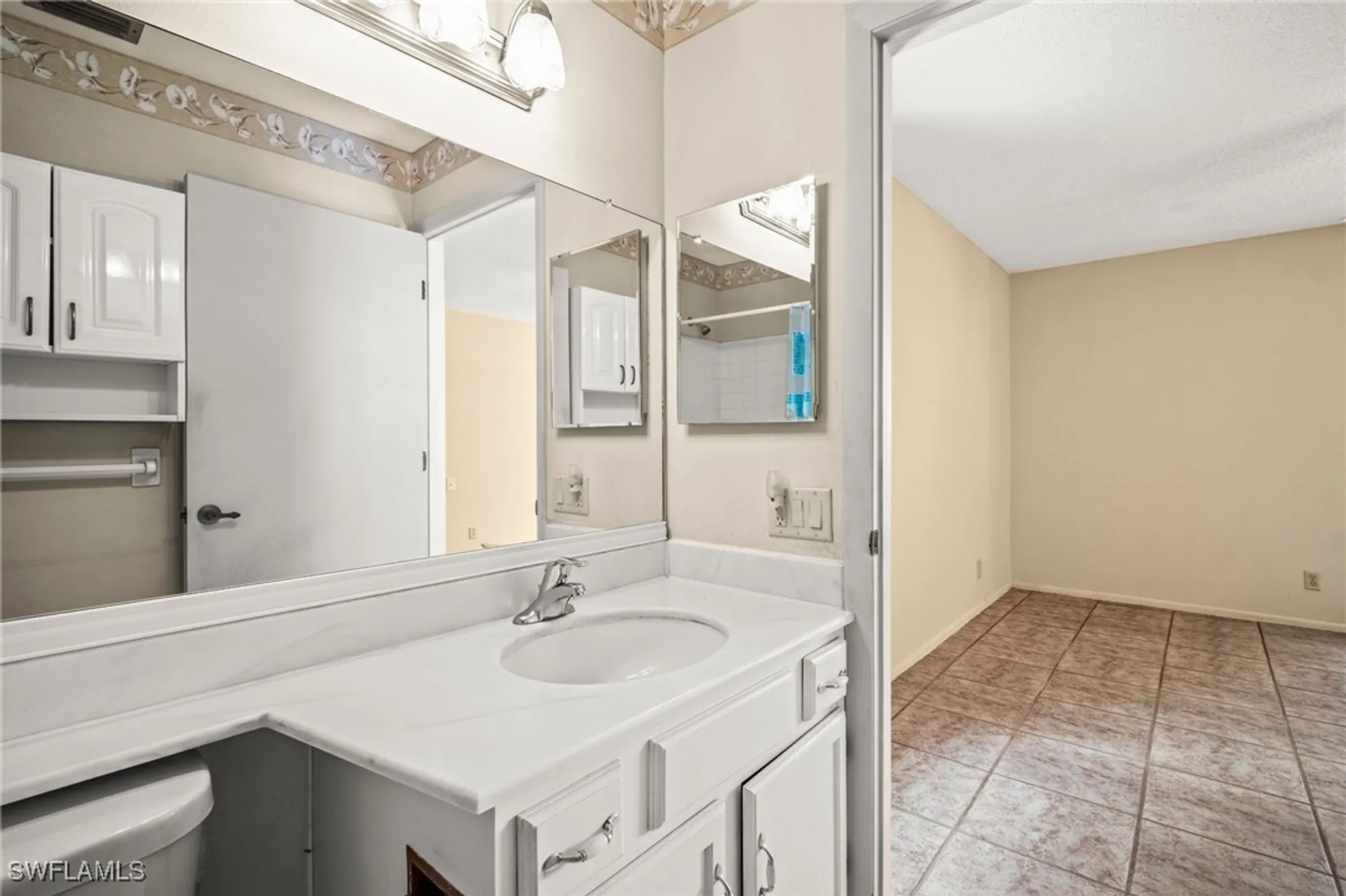 Property Slideshow image 26 of 47 | 1828 pine glade cir, Fort Myers, FL, 33907