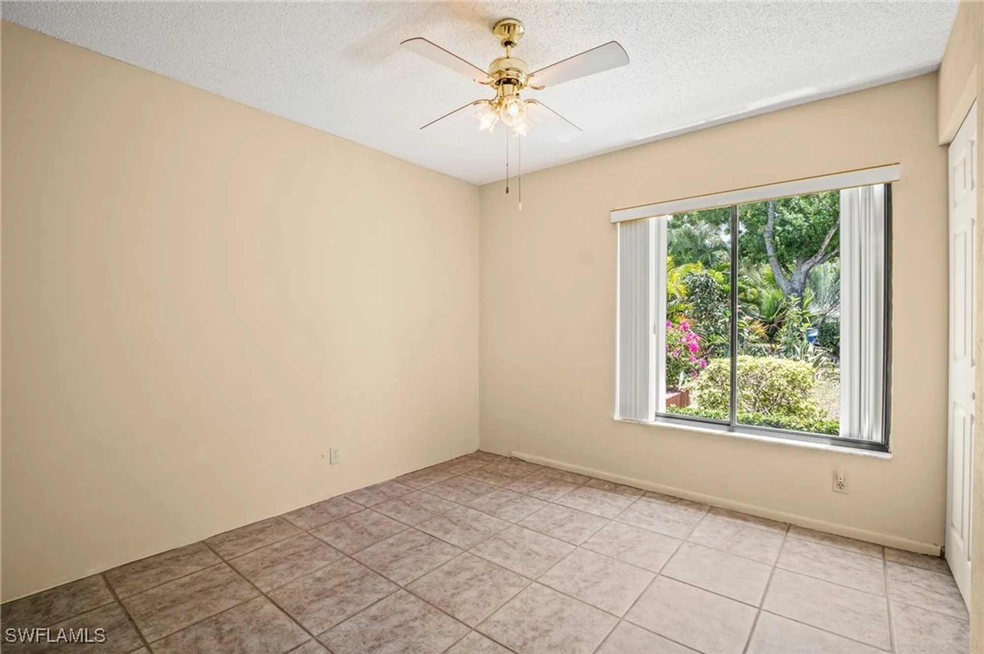 Property Slideshow image 29 of 47 | 1828 pine glade cir, Fort Myers, FL, 33907