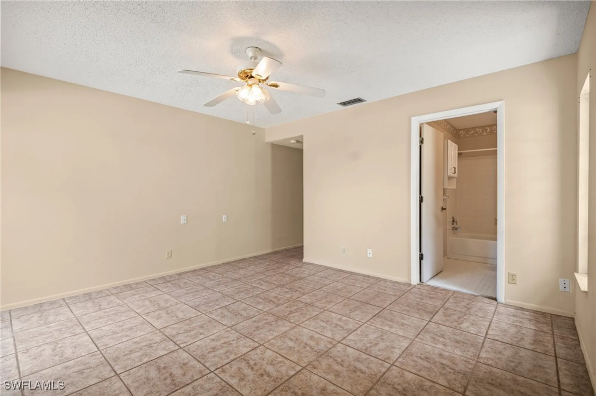 Property Slideshow image 22 of 47 | 1828 pine glade cir, Fort Myers, FL, 33907